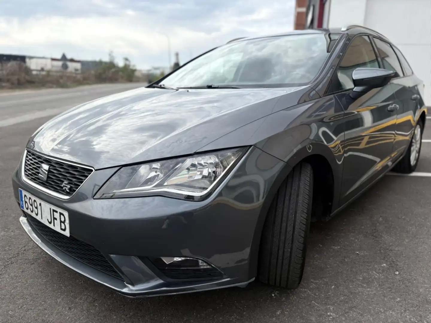 SEAT Leon Berlina Manual de 5 Puertas Gris - 2