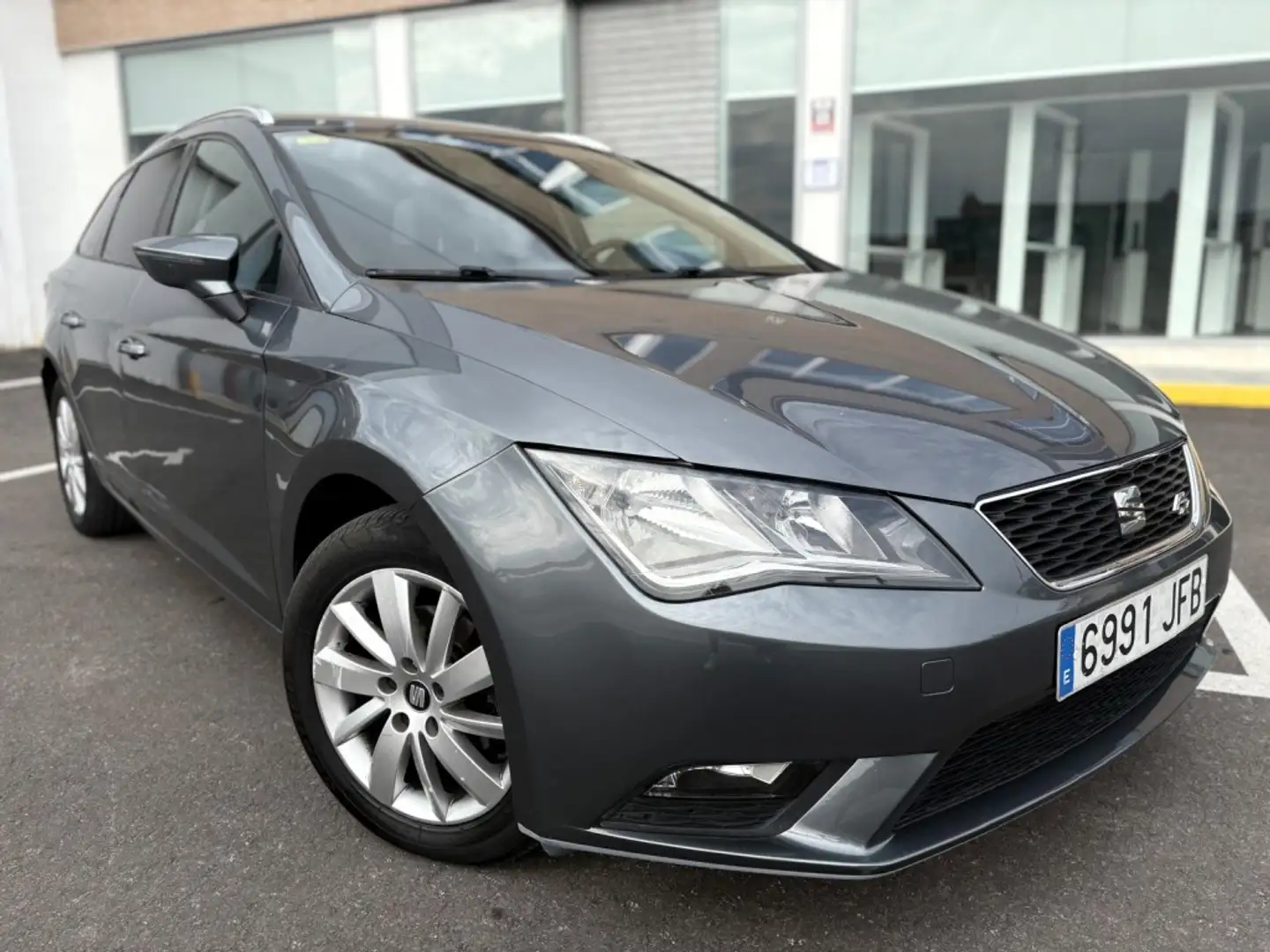 SEAT Leon Berlina Manual de 5 Puertas Gris - 1