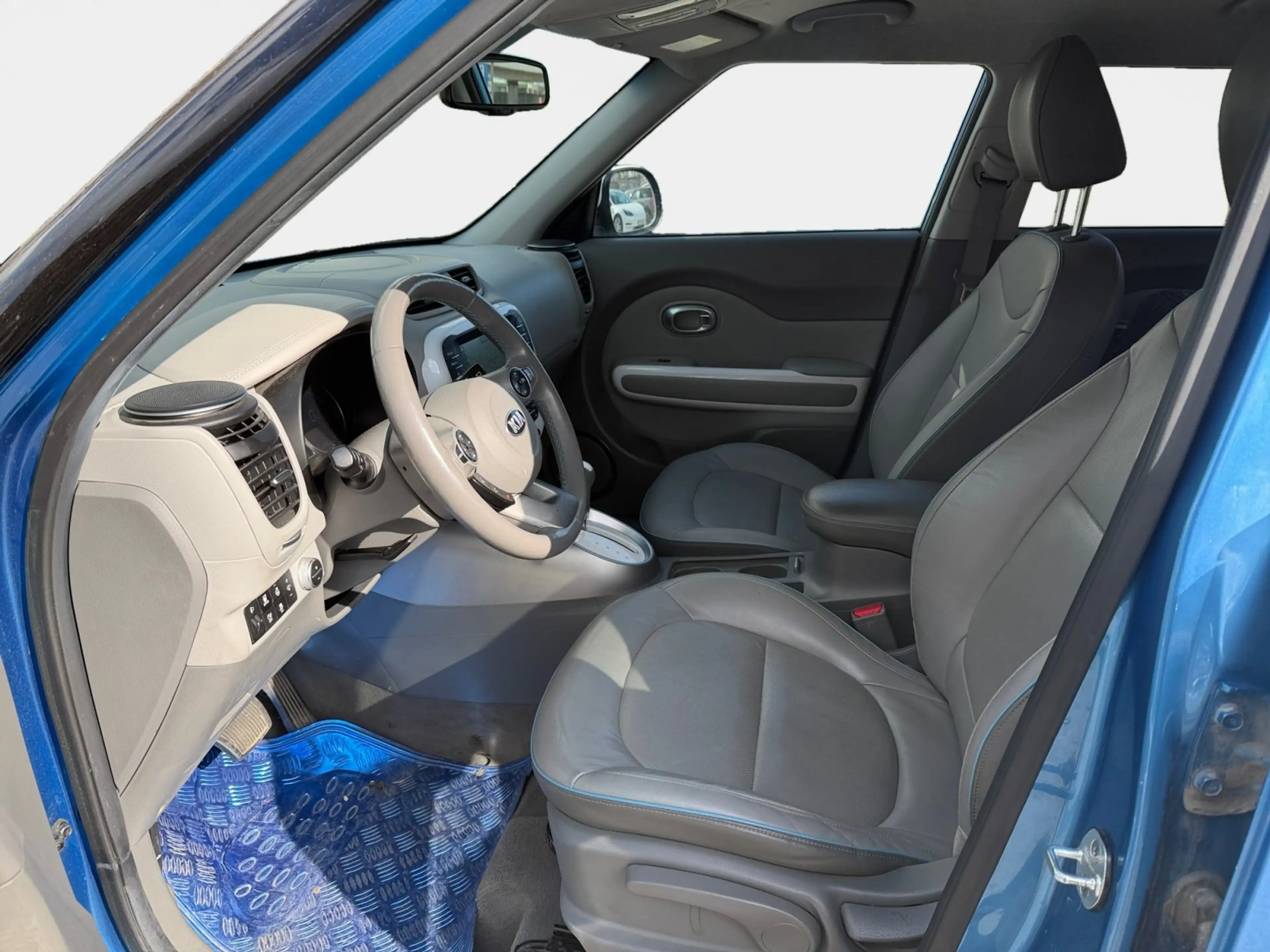 Kia Soul EV — photo 10