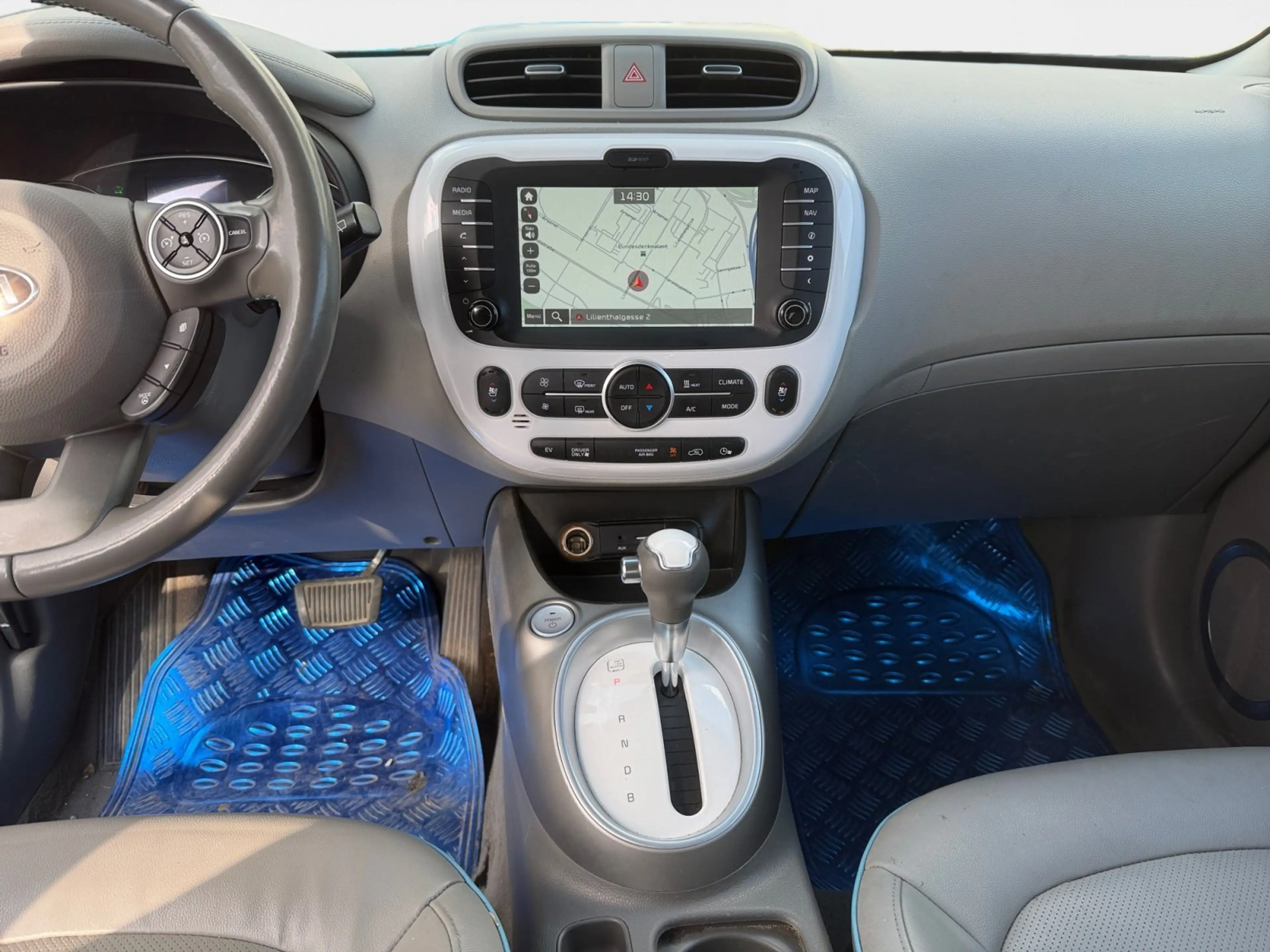 Kia Soul EV — photo 12