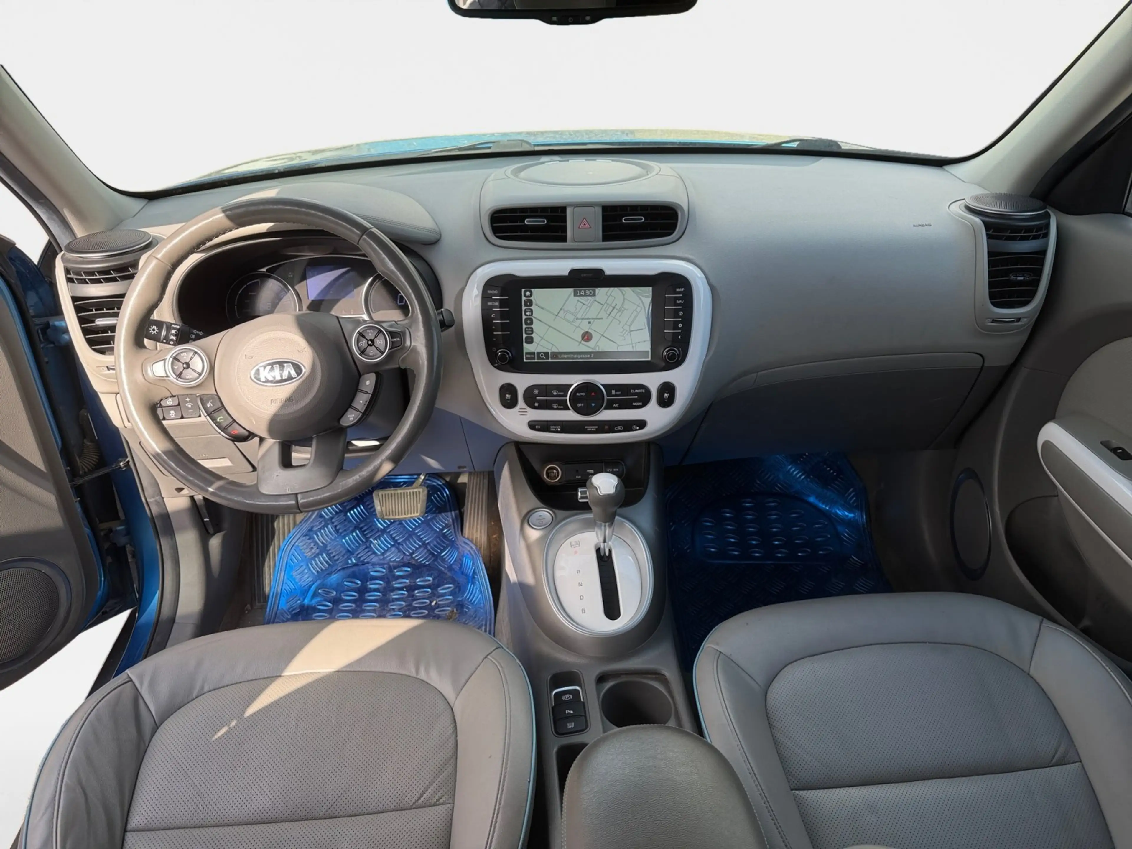 Kia Soul EV — photo 11