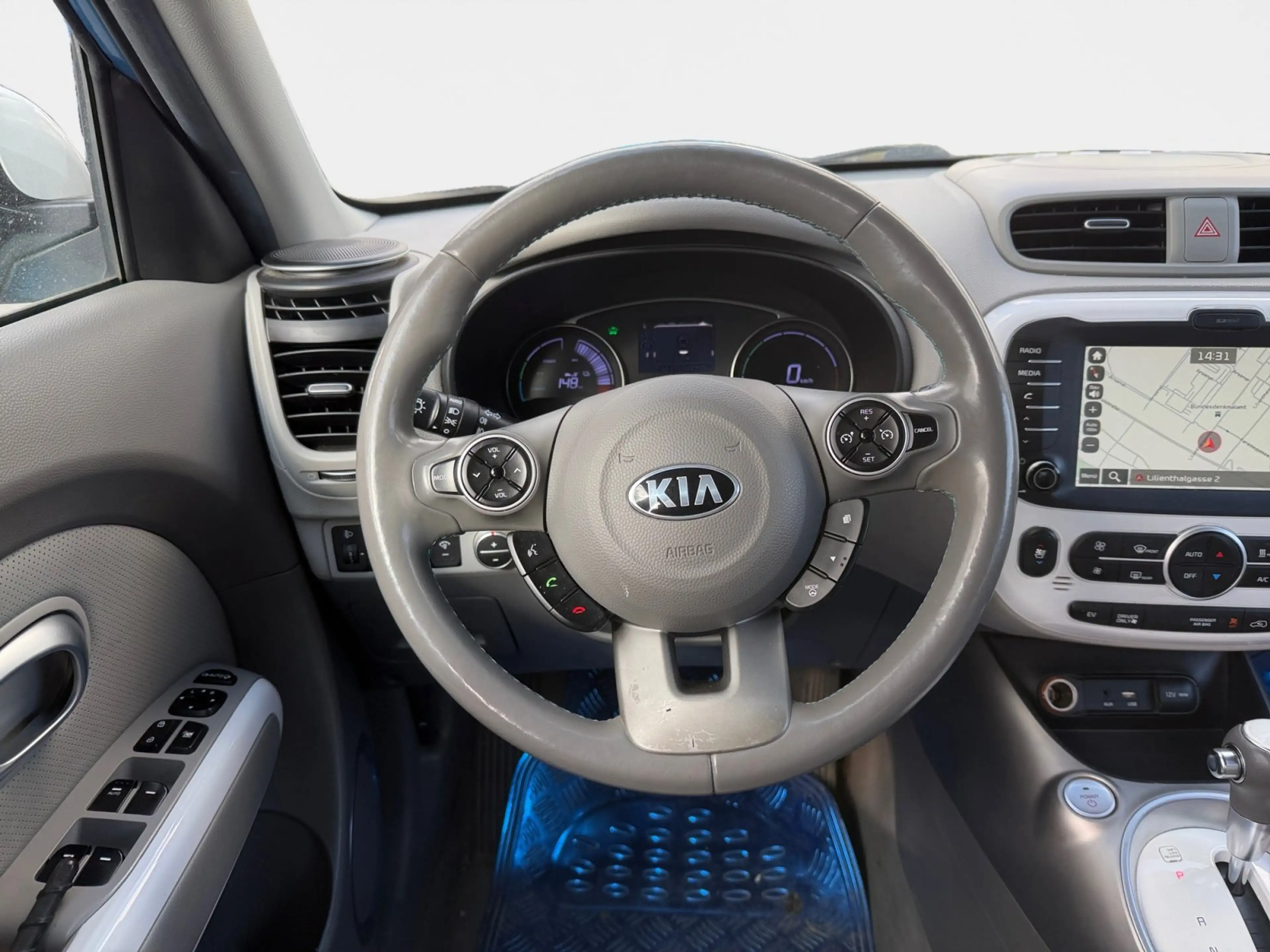 Kia Soul EV — photo 13