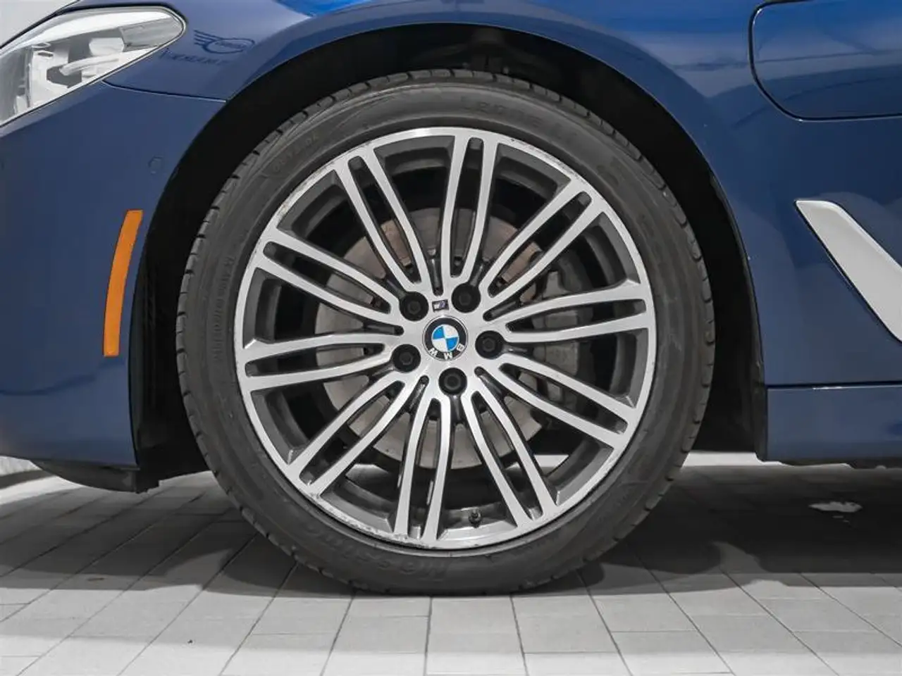 BMW 5 Series снимка BMW 5 Series
