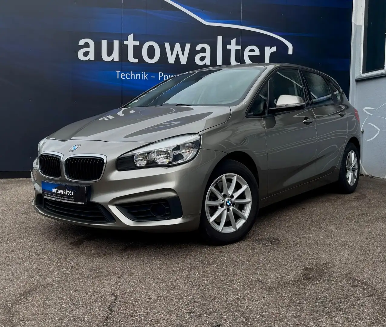 BMW 218 Baureihe 2 Active Tourer 218 i Silber - 1