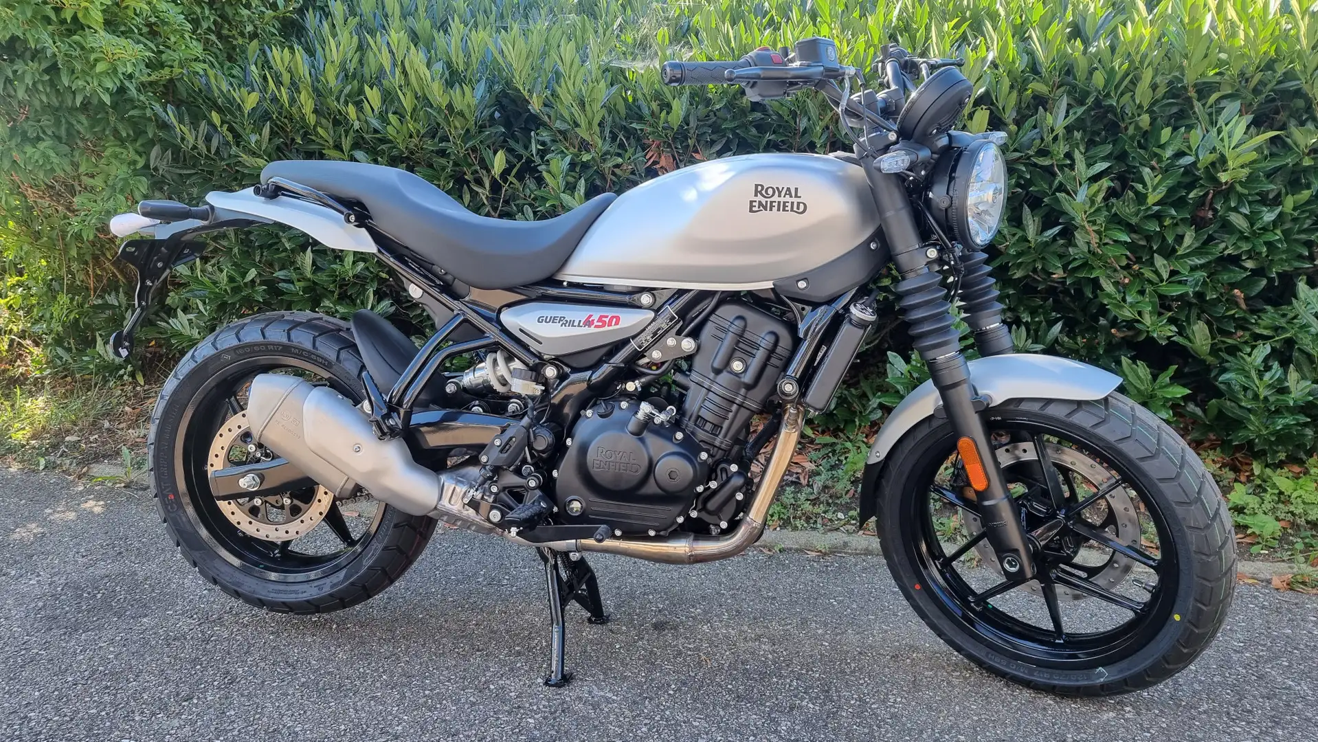 Royal Enfield Grigio - 1