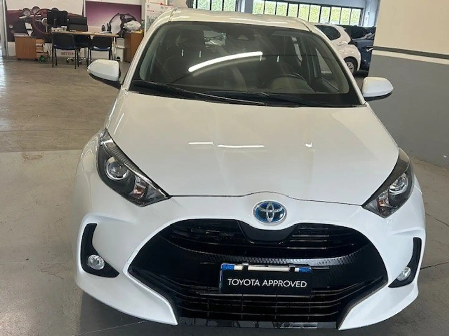 Toyota Yaris 1.5h Trend Weiß - 1