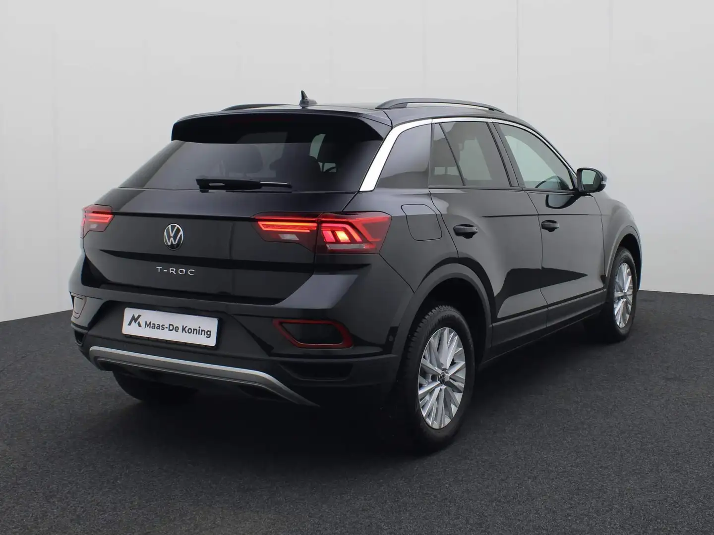 Volkswagen T-Roc 1.5 TSI 150PK Life DSG automaat | Apple Carplay | Zwart - 2