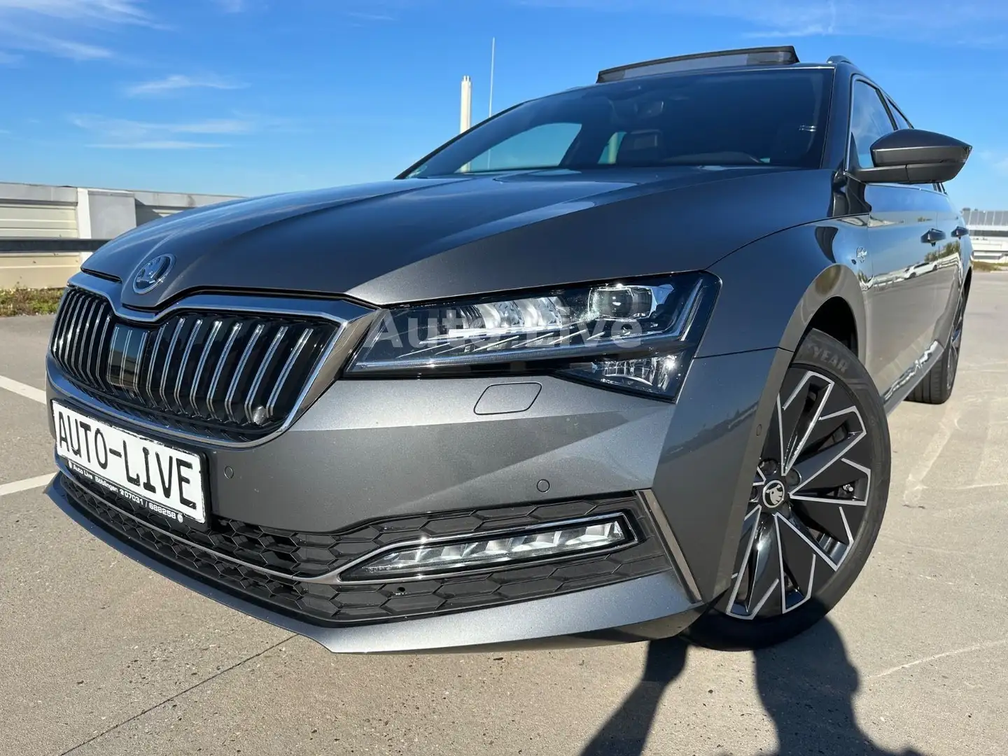 Skoda Superb 2.0 TDI*DSG*L&K*VIRTU*PANO*MATRIX*AHK*VOL Grau - 1