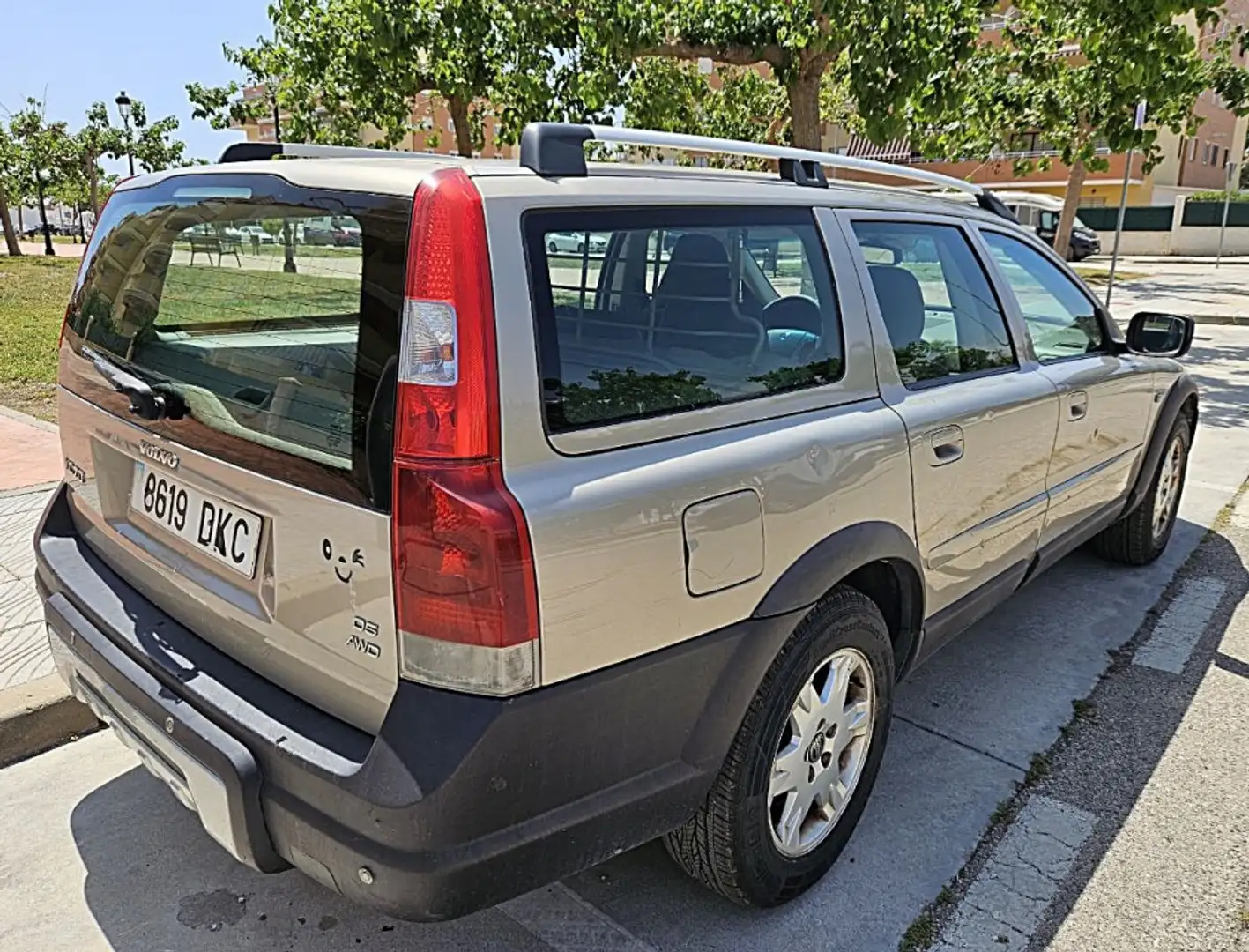 Volvo XC70 2.4D Summum Aut. Бежевий - 2