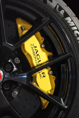 Jaguar XE SV Project 8 Ansicht 5