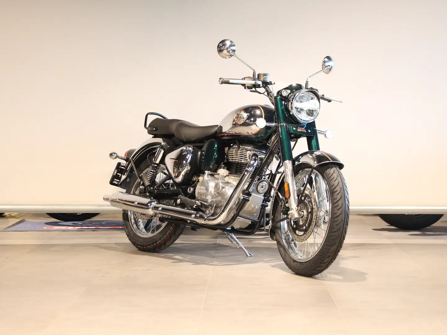Royal Enfield Classic 350 Groen - 2