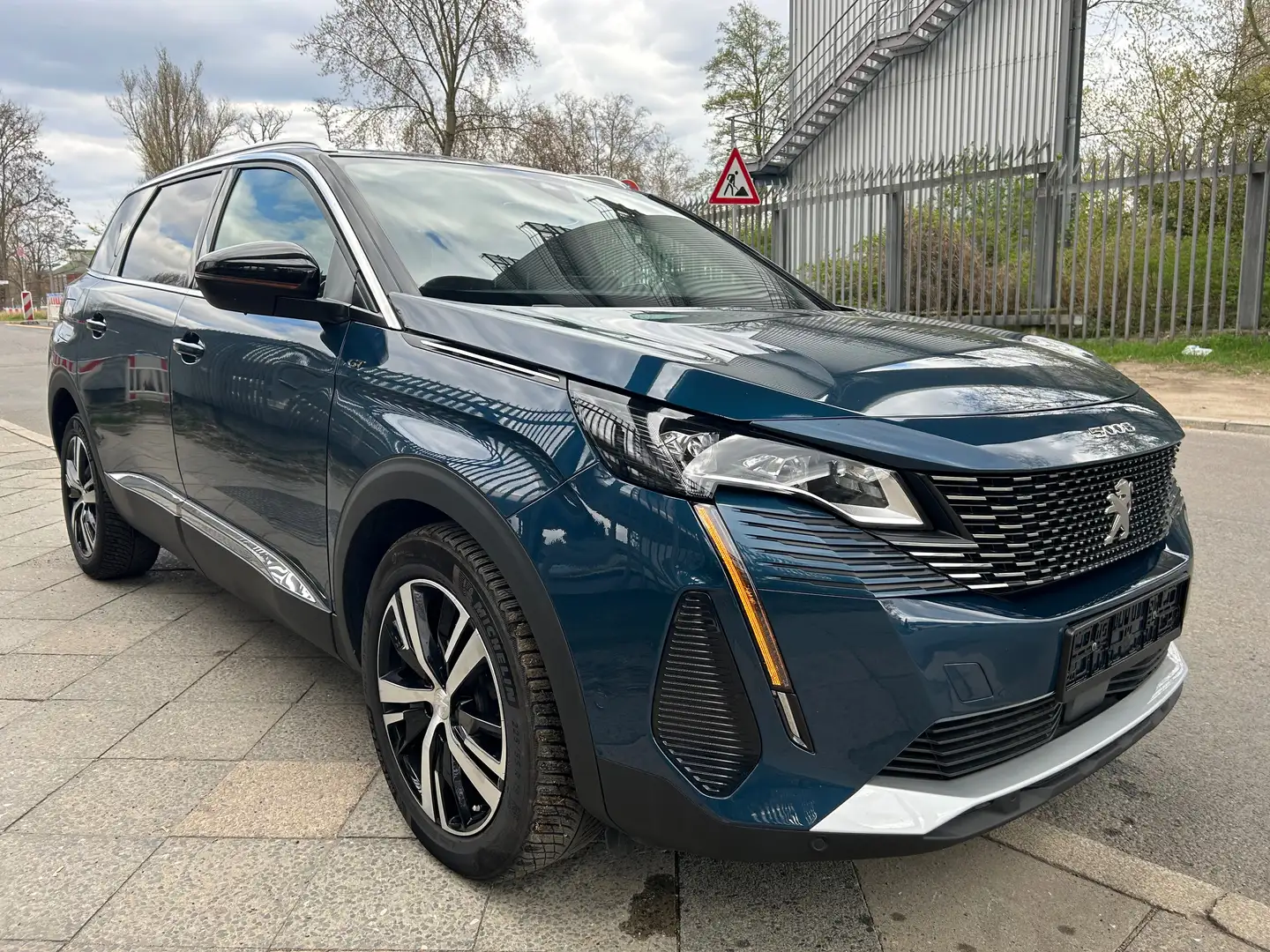 Peugeot 5008 GT Blau - 2