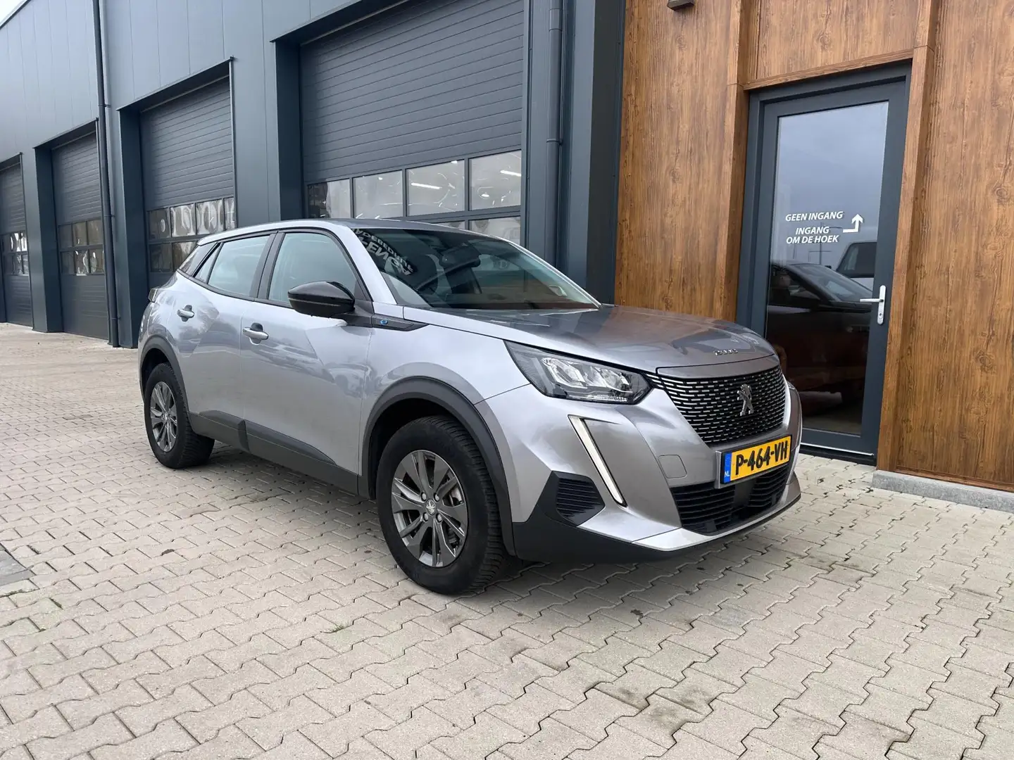 Peugeot e-2008 EV Active Pack 50 kWh 54761 km Grijs - 2