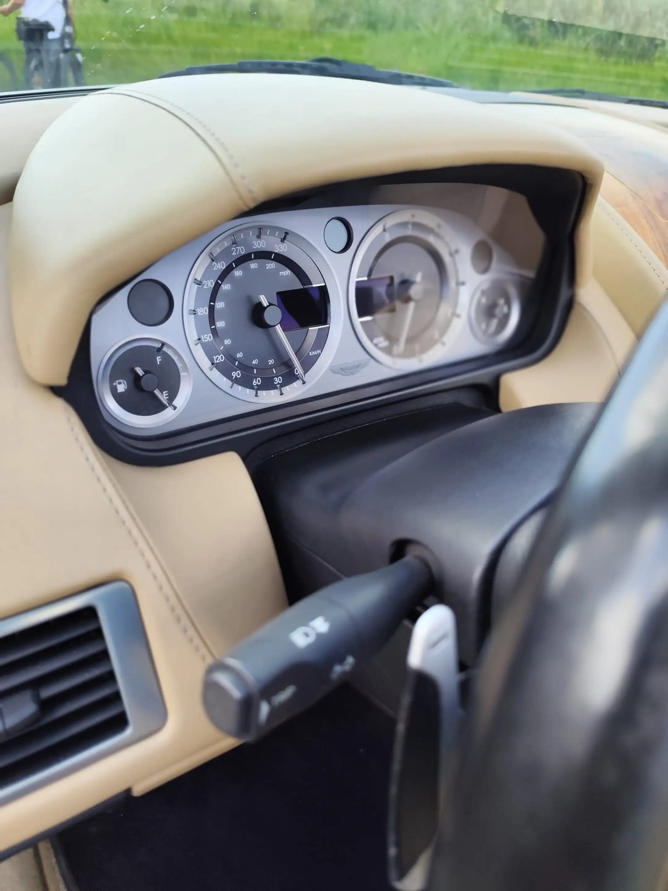 Aston Martin DB 5.9 V12 Touchtronic — photo 15