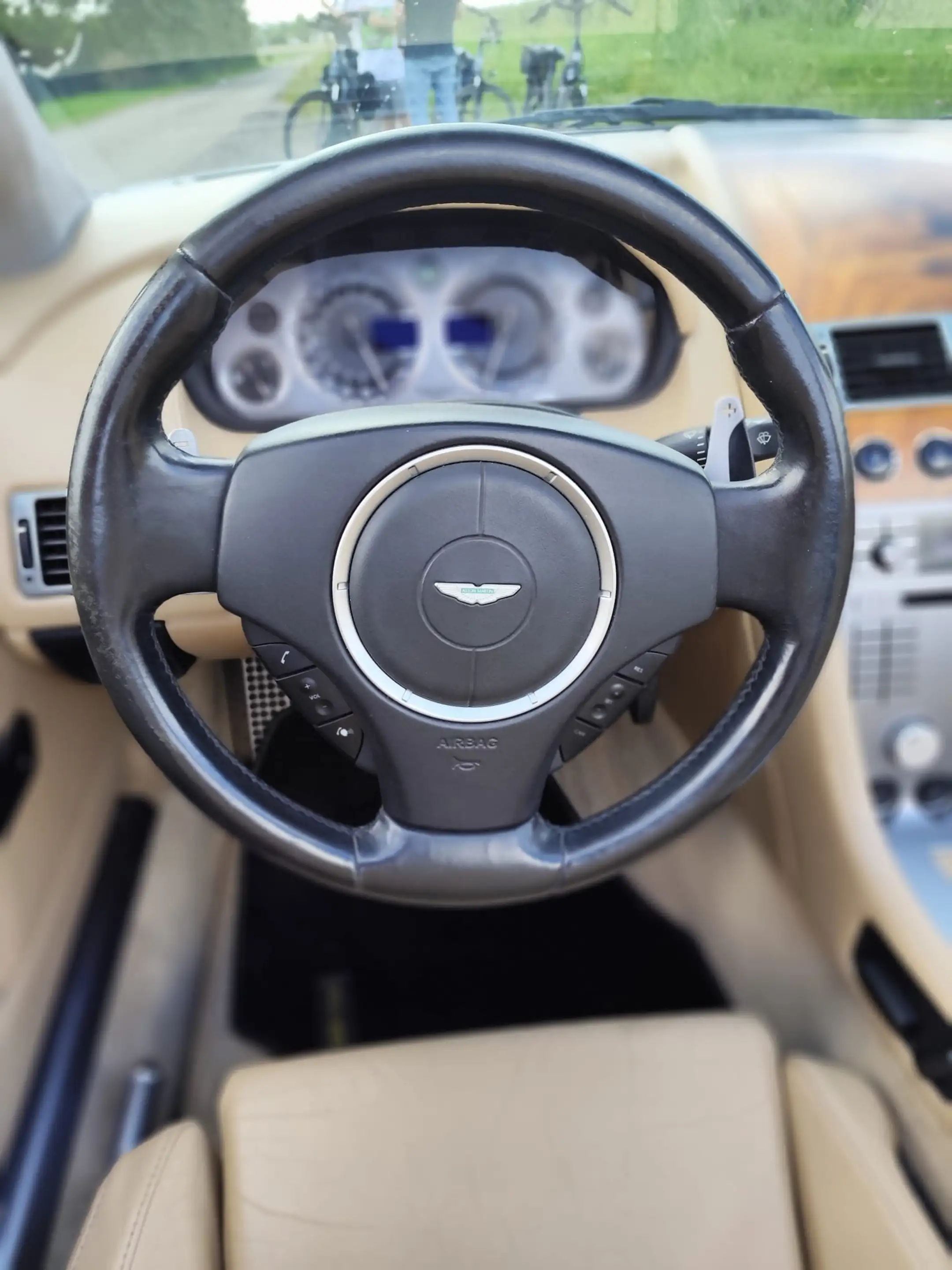 Aston Martin DB 5.9 V12 Touchtronic — photo 14