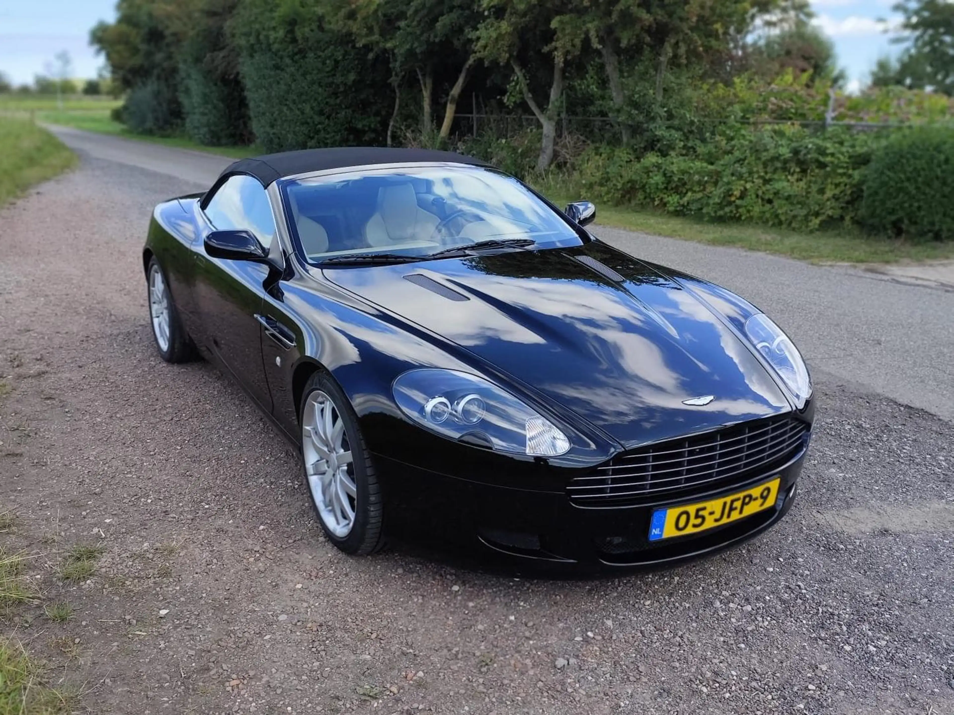 Aston Martin DB 5.9 V12 Touchtronic — photo 12