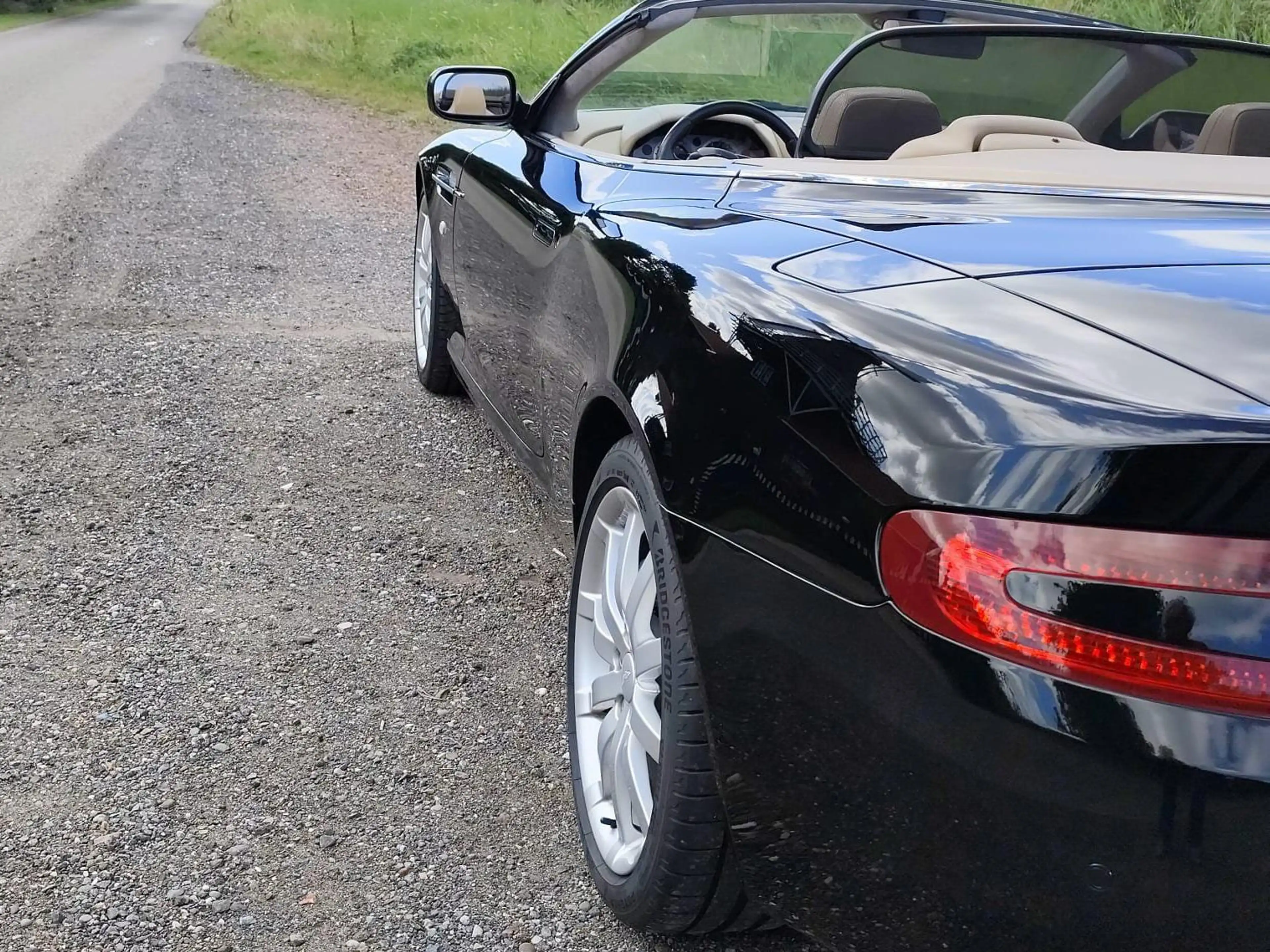Aston Martin DB 5.9 V12 Touchtronic — photo 5