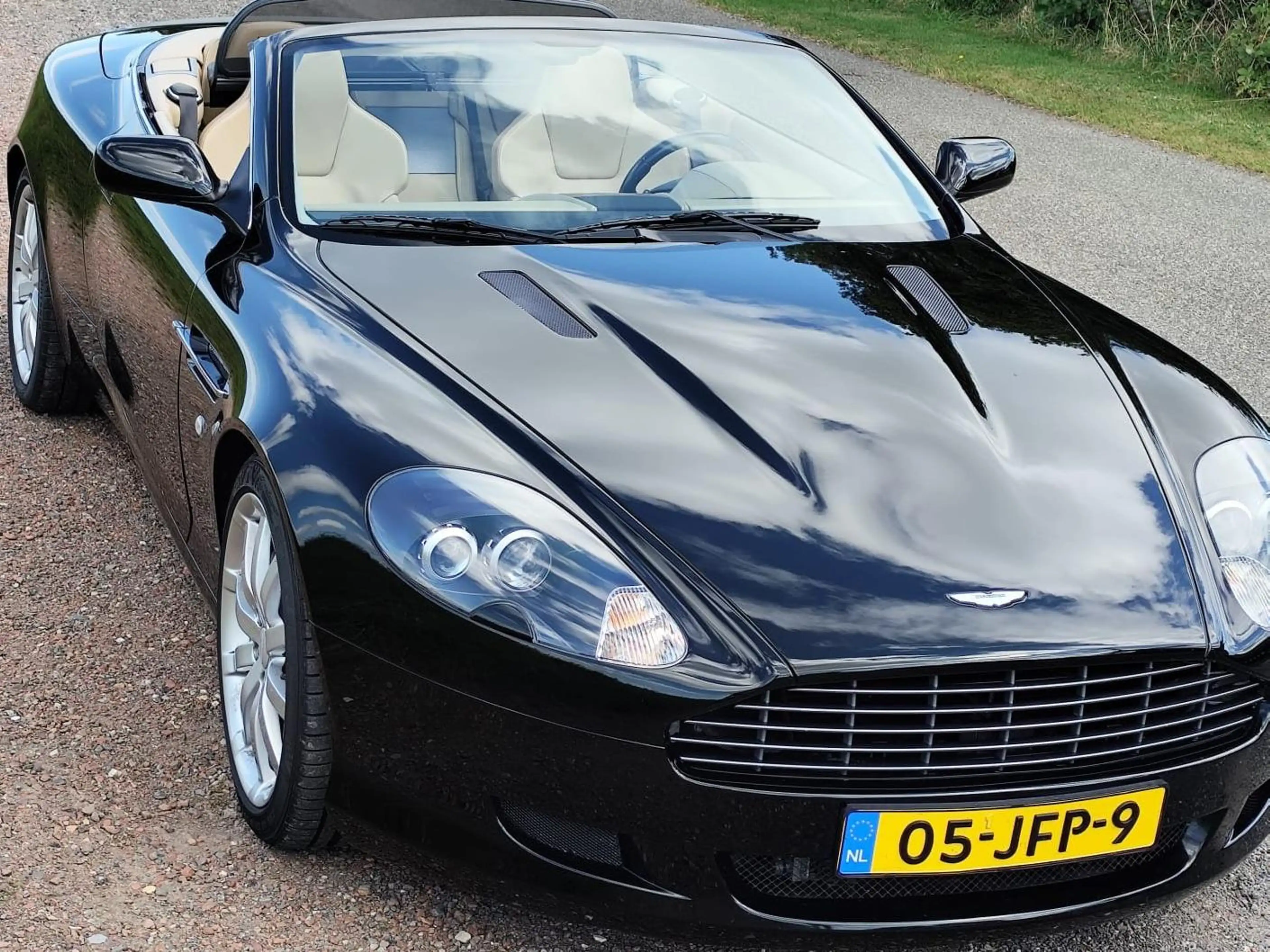 Aston Martin DB 5.9 V12 Touchtronic — photo 3