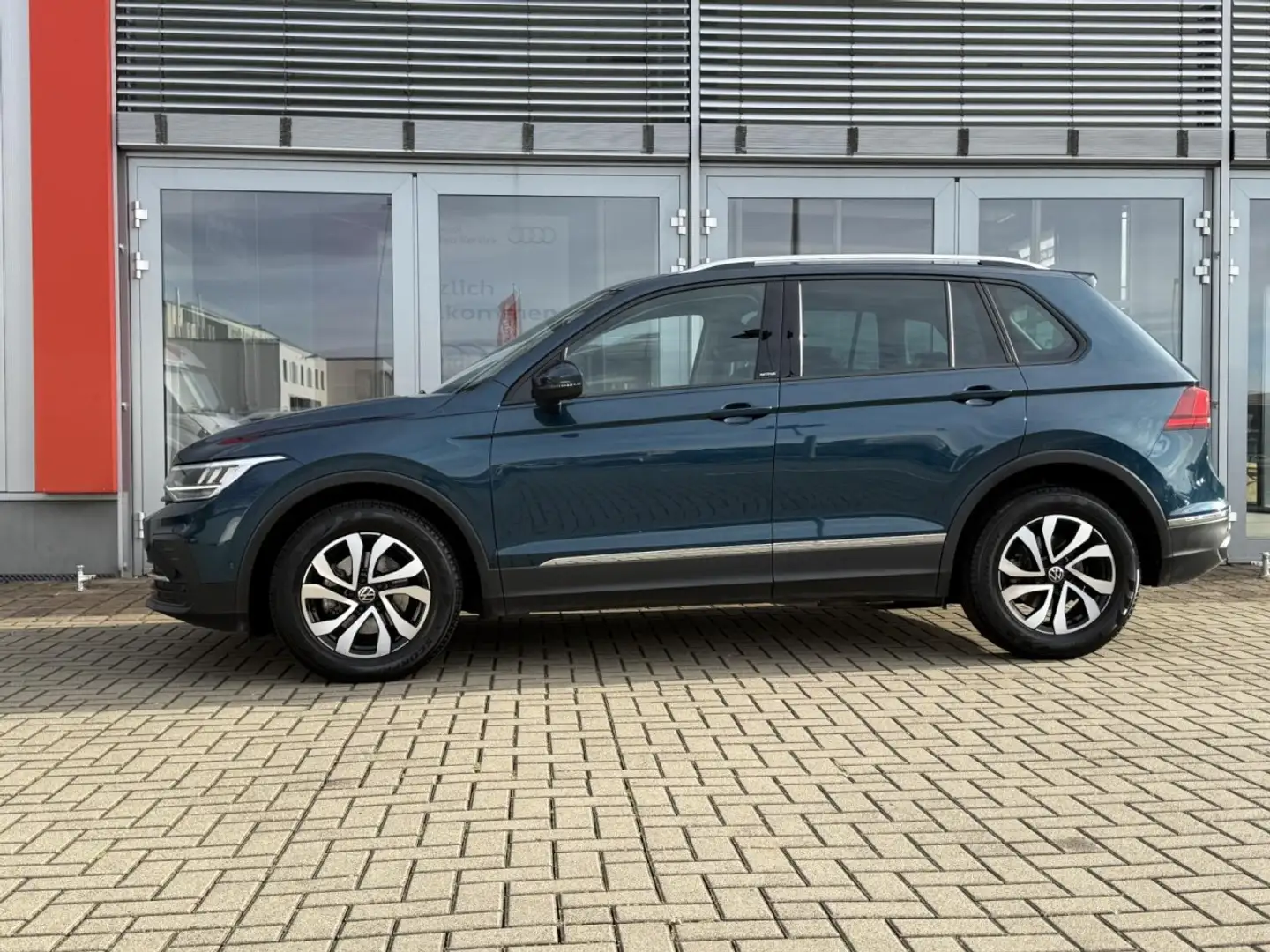 Volkswagen Tiguan 1.5 TSI DSG ACTIVE EL.KLAPPE, TOTW, NAV, Klima Blau - 2