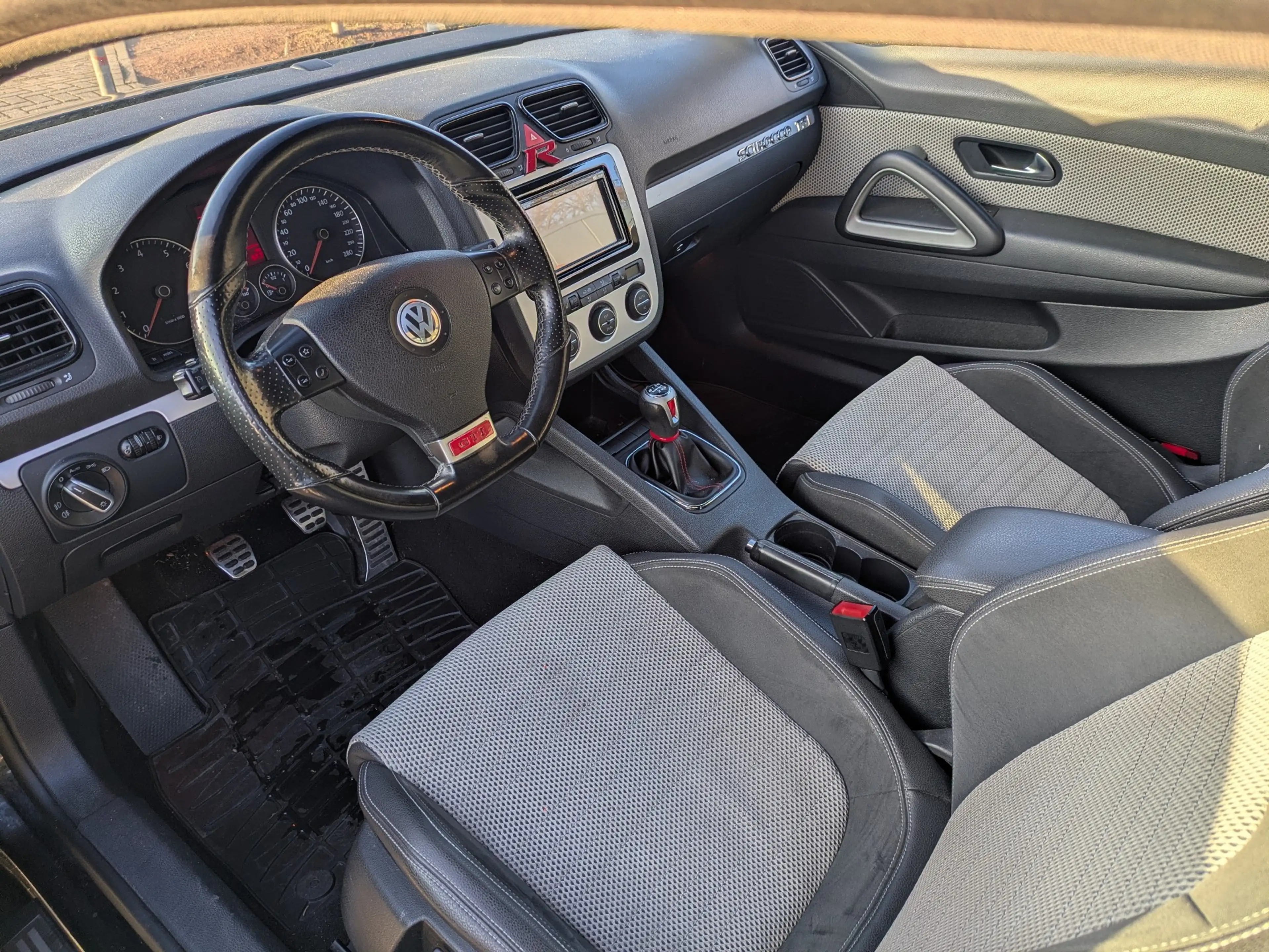 Volkswagen Scirocco 1.4 TSI 118 kW — photo 10