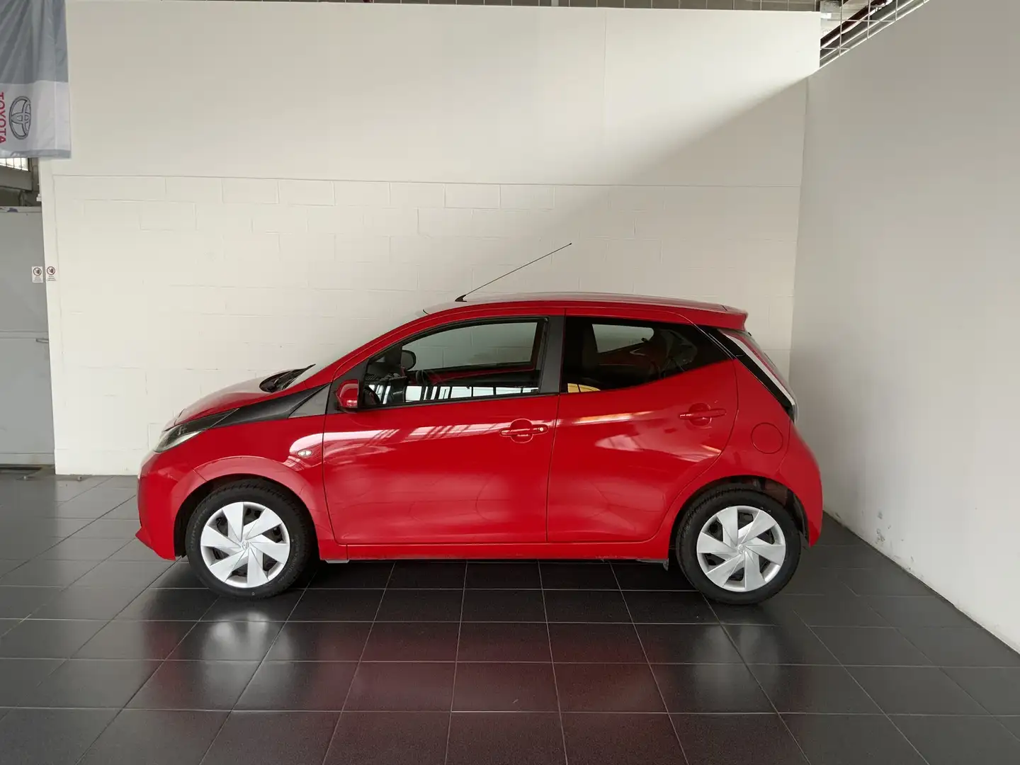 Toyota Aygo 5 porte 1.0 vvt-i active connect my14 Rouge - 2