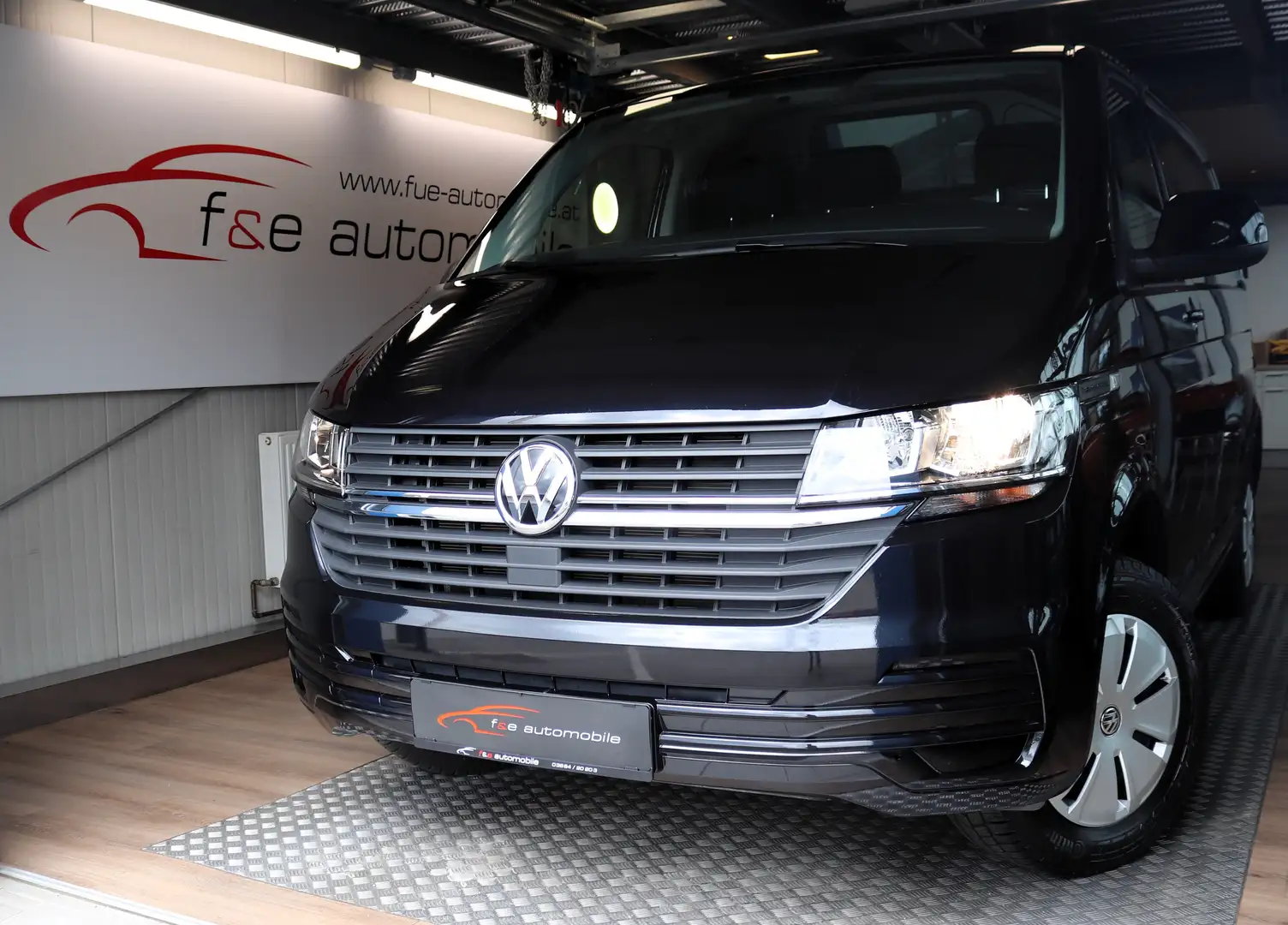 Volkswagen T6.1 Transporter 2,0 TDI Kasten Schwarz - 1