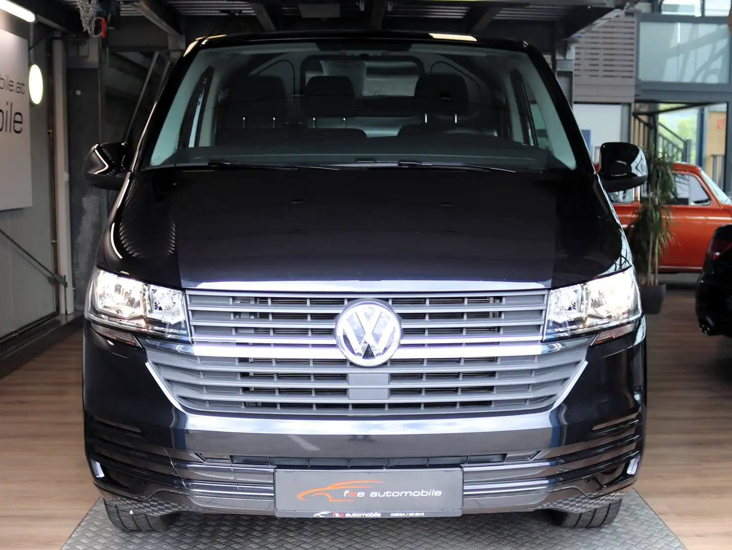 Volkswagen T6.1 Transporter 2,0 TDI Kasten Schwarz - 2