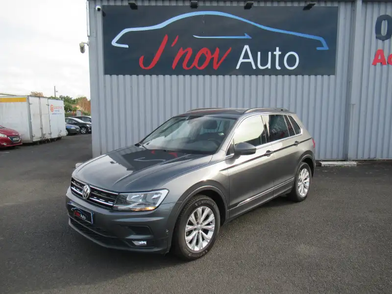 VOLKSWAGEN Tiguan