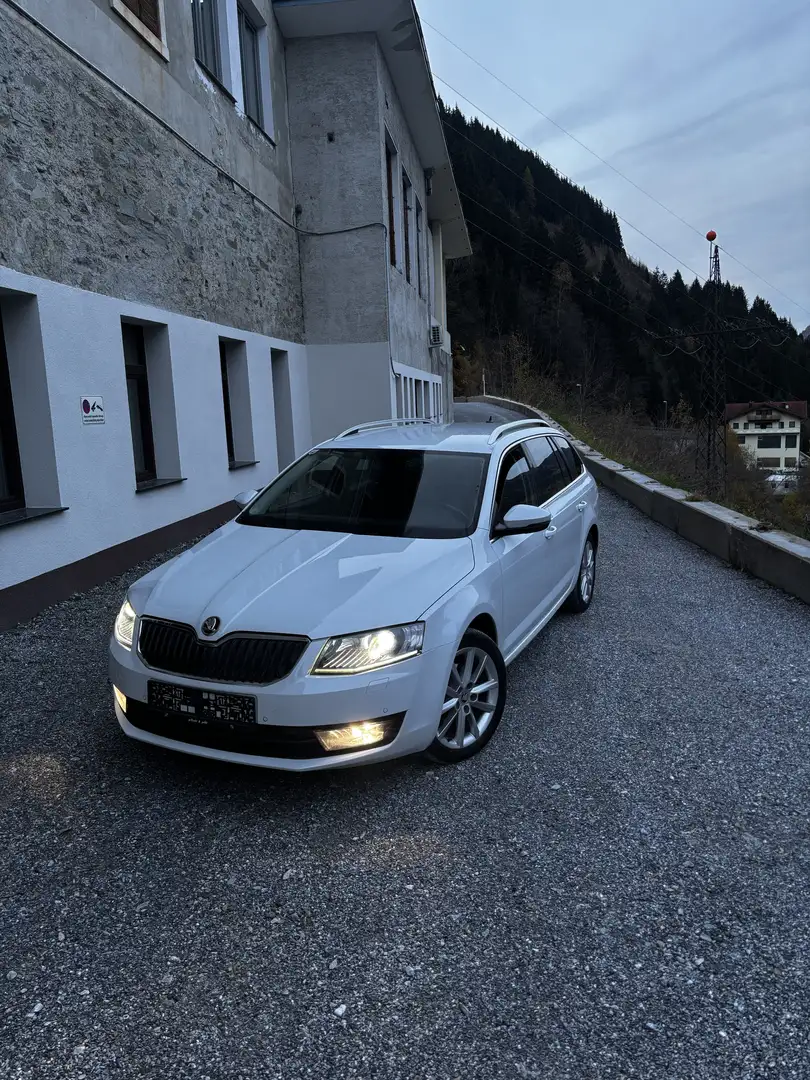 Skoda Octavia Combi 2,0 TDI 4x4 Style Blanc - 1