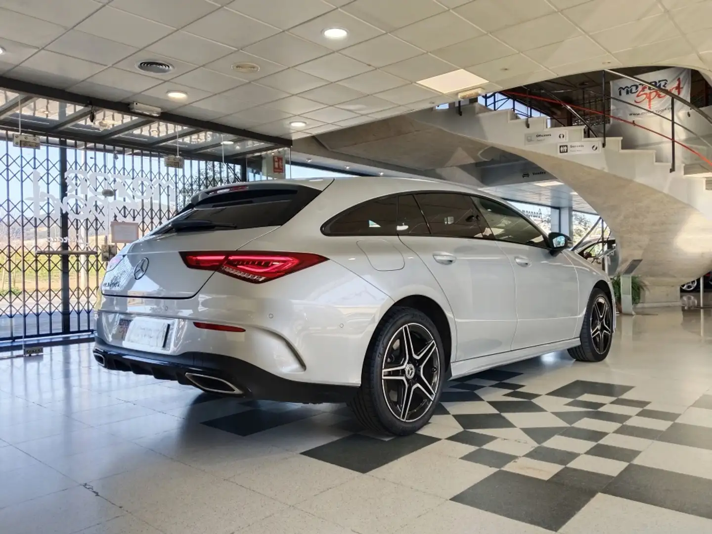 Mercedes-Benz CLA 250 Shooting Brake 250e 8G-DCT Argent - 1