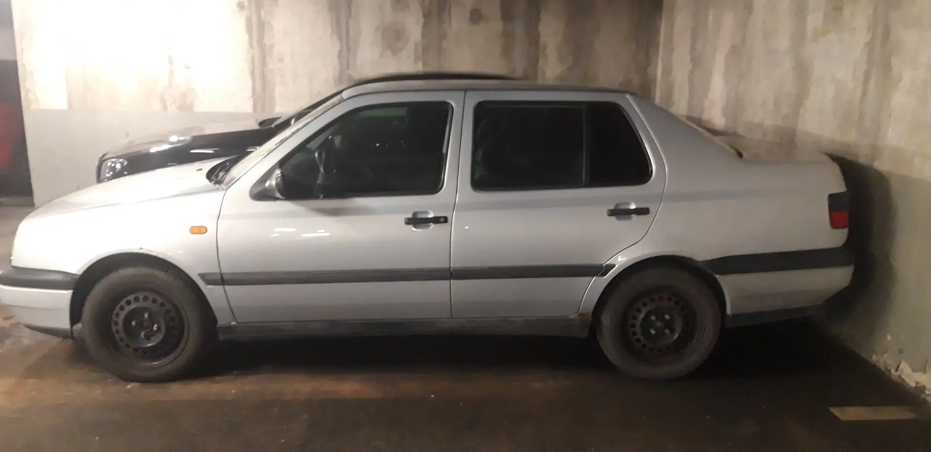 Volkswagen Vento Vento TDI Silber - 2