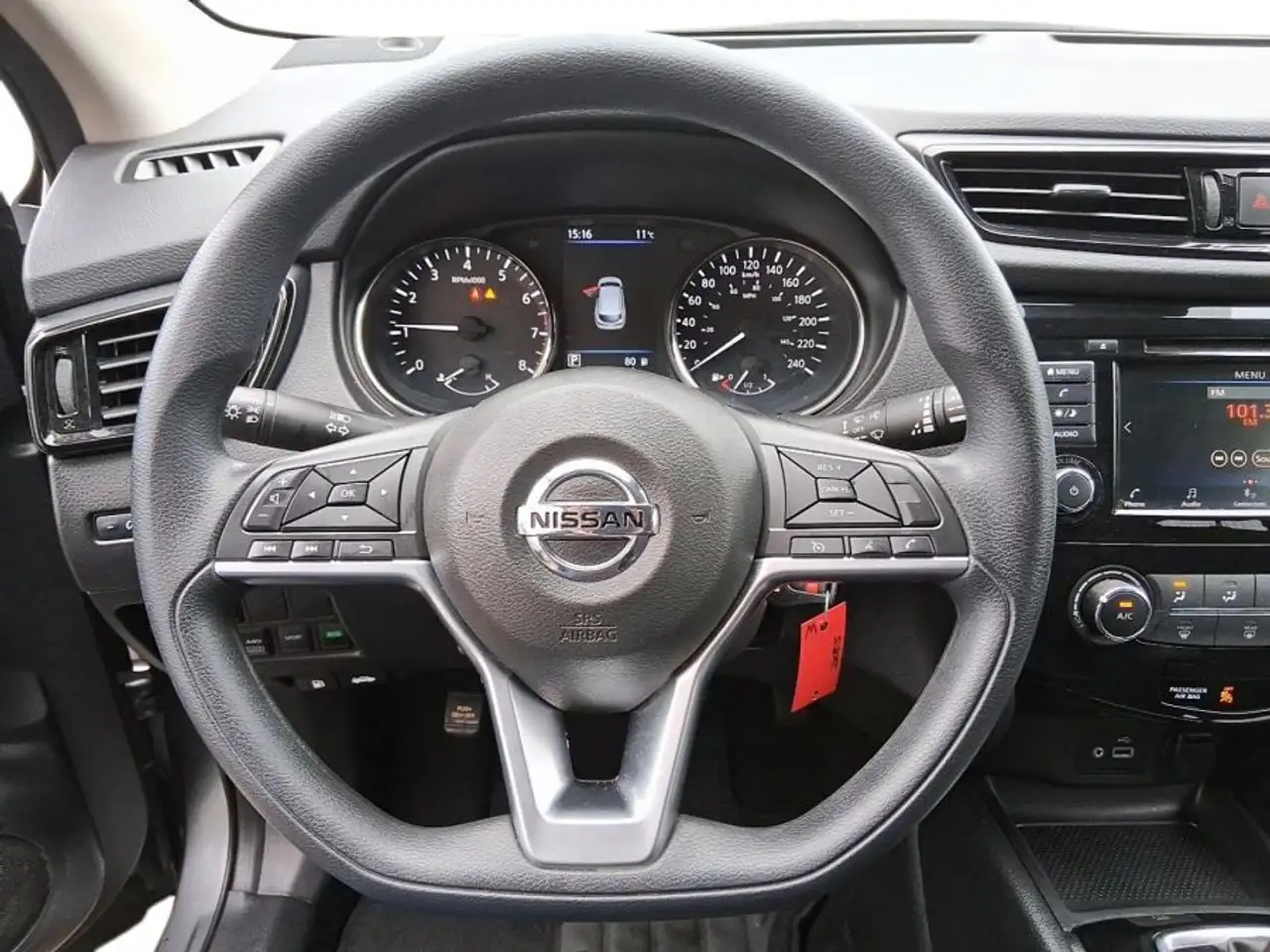 Nissan Qashqai снимка Nissan Qashqai