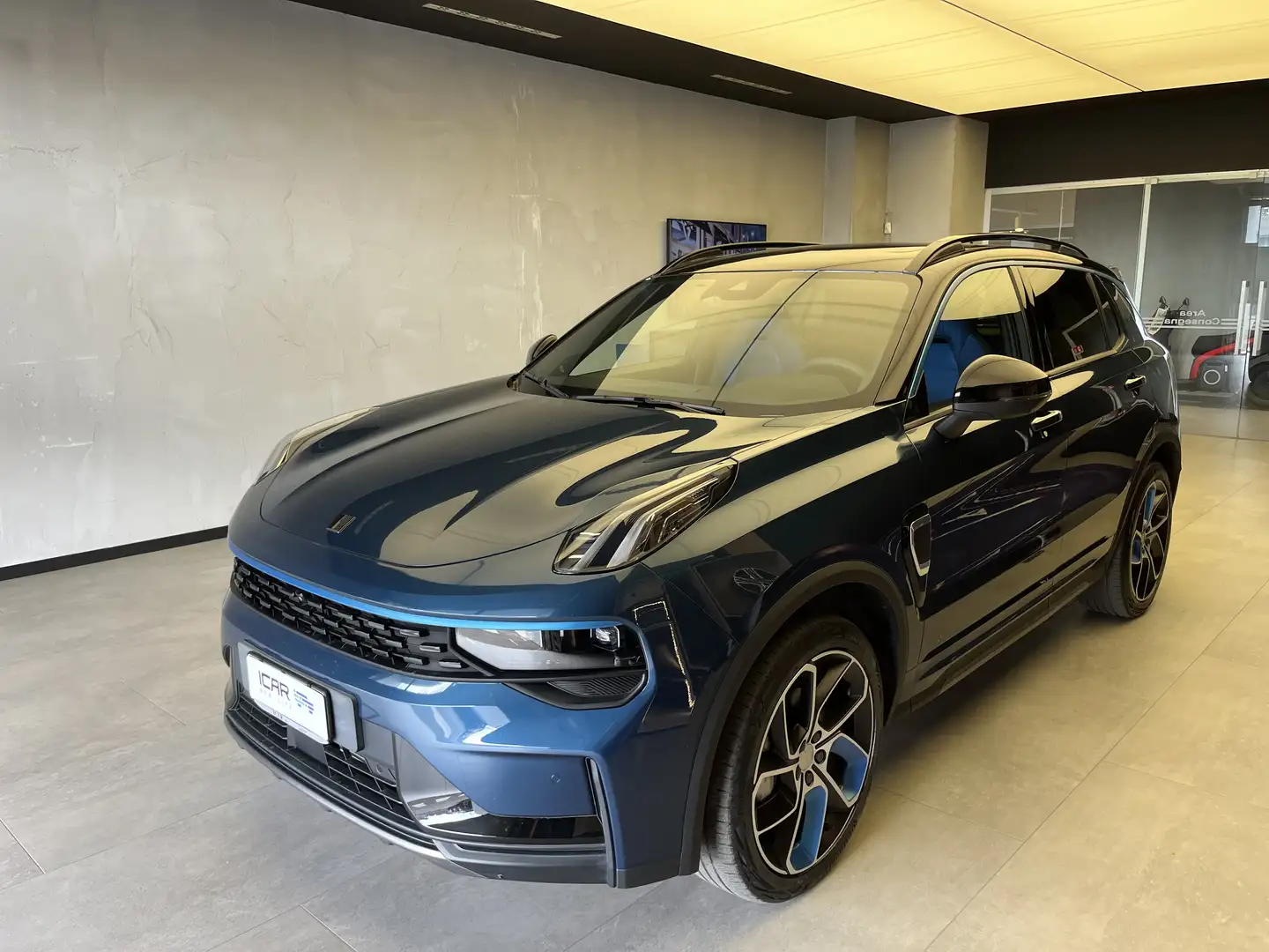 Lynk & Co 01 1.5 TD phev Bleu - 1