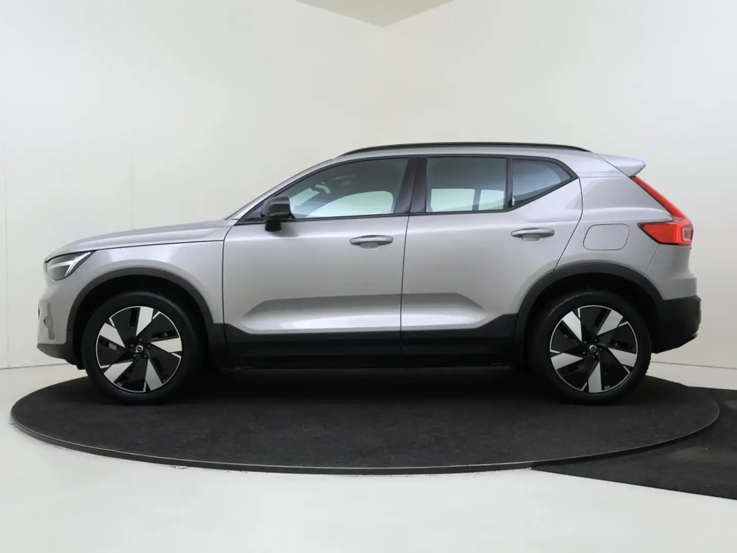 Volvo XC40 Extend. Plus 82 kWh | All-Seasonbanden | Trekhaak Gris - 2