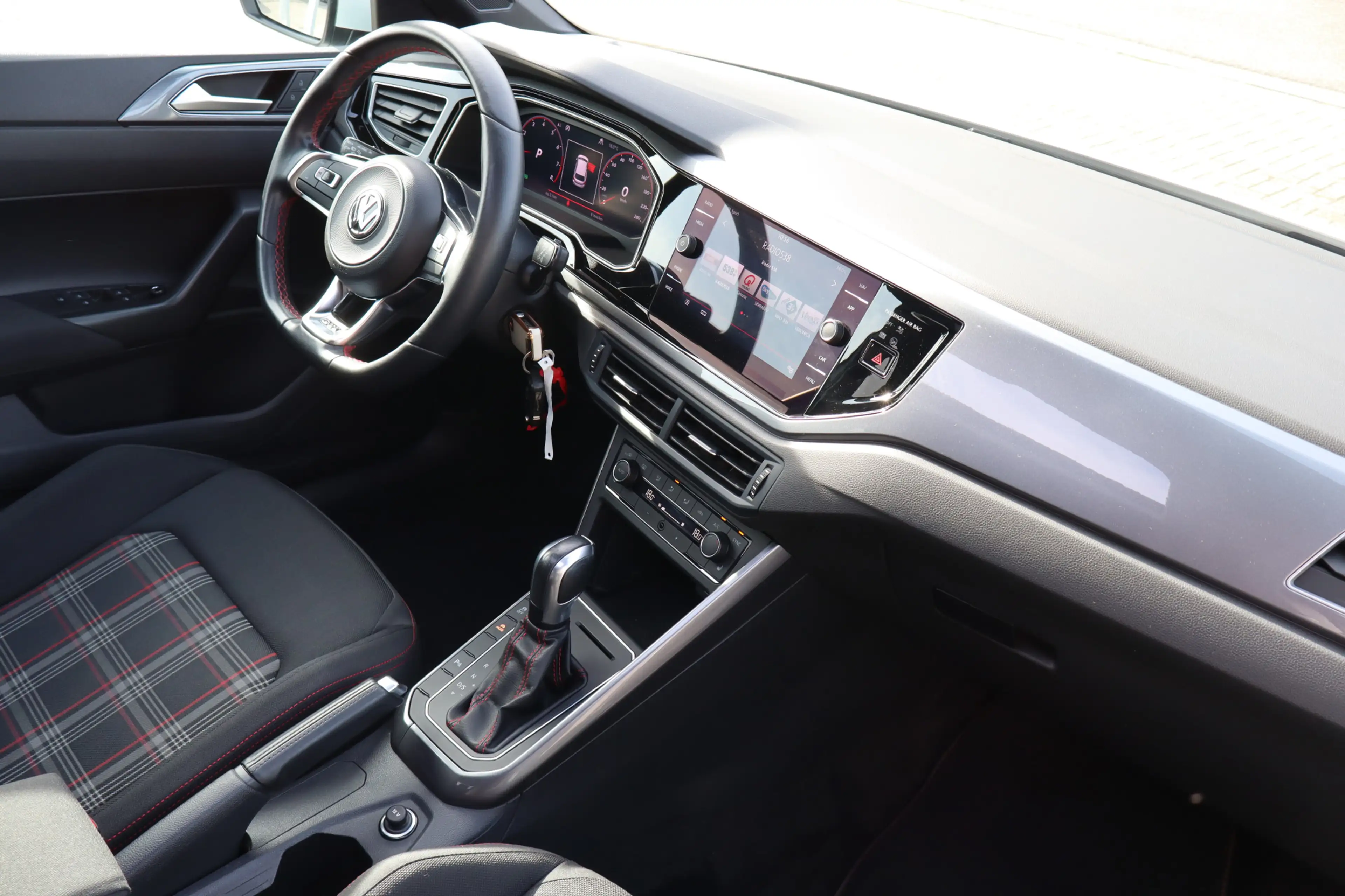 Volkswagen Polo GTI 2.0 TSI Panoramadak/Stoelverwarming/Apple carplay/ — photo 2