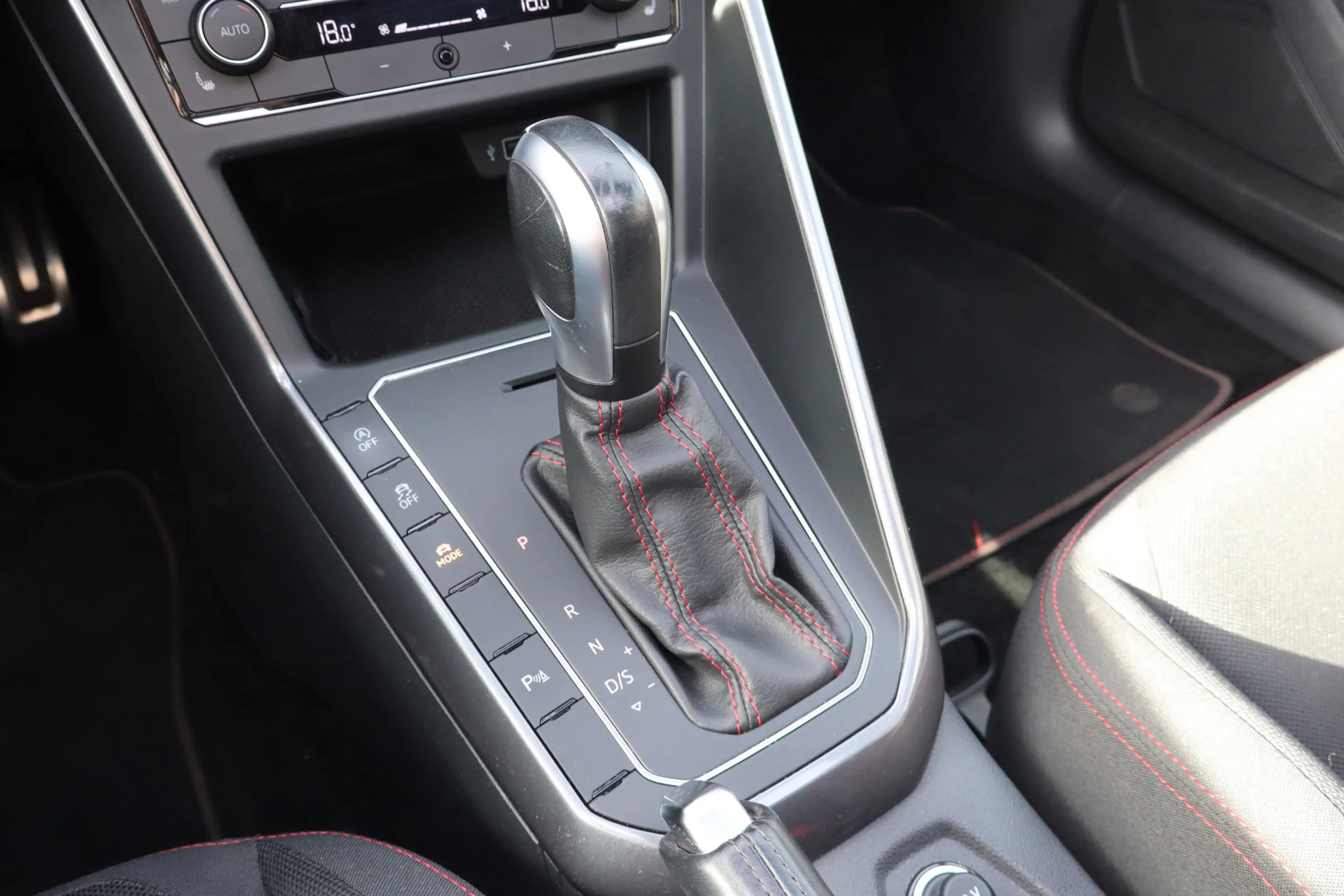 Volkswagen Polo GTI 2.0 TSI Panoramadak/Stoelverwarming/Apple carplay/ — photo 18