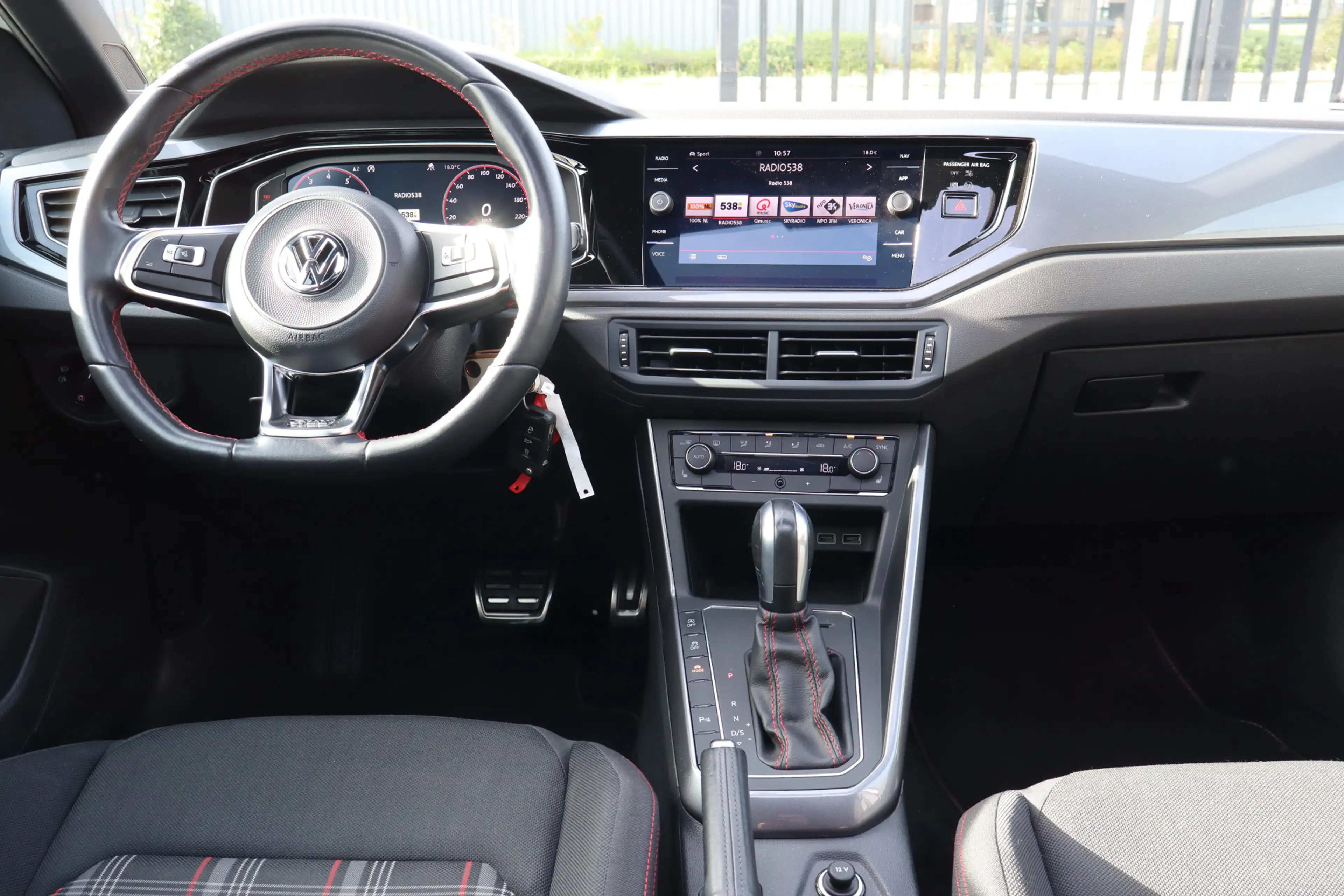 Volkswagen Polo GTI 2.0 TSI Panoramadak/Stoelverwarming/Apple carplay/ — photo 14