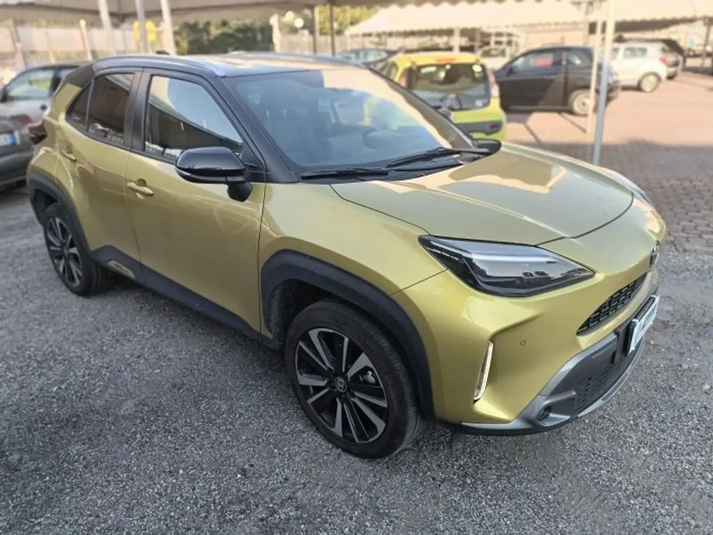 Toyota Yaris Cross 1.5 Hybrid Business e-cvt 92cv Autom. Oro - 1