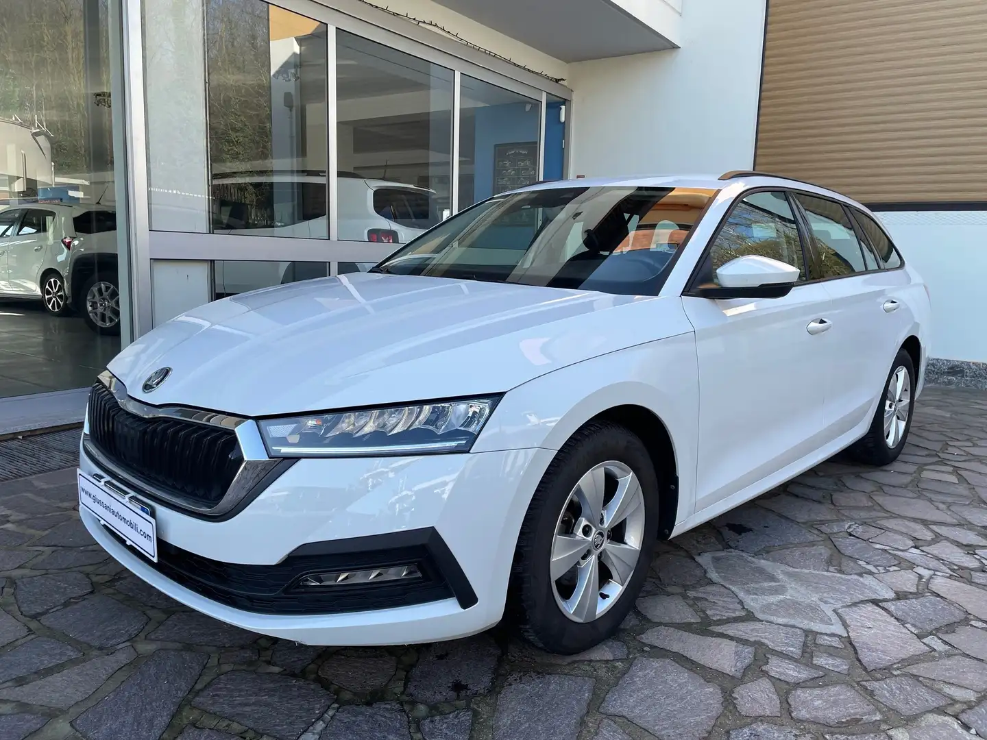 Skoda Octavia Wagon 1.0 e-tec Executive dsg UNICO PROPRIETARIO Bianco - 1