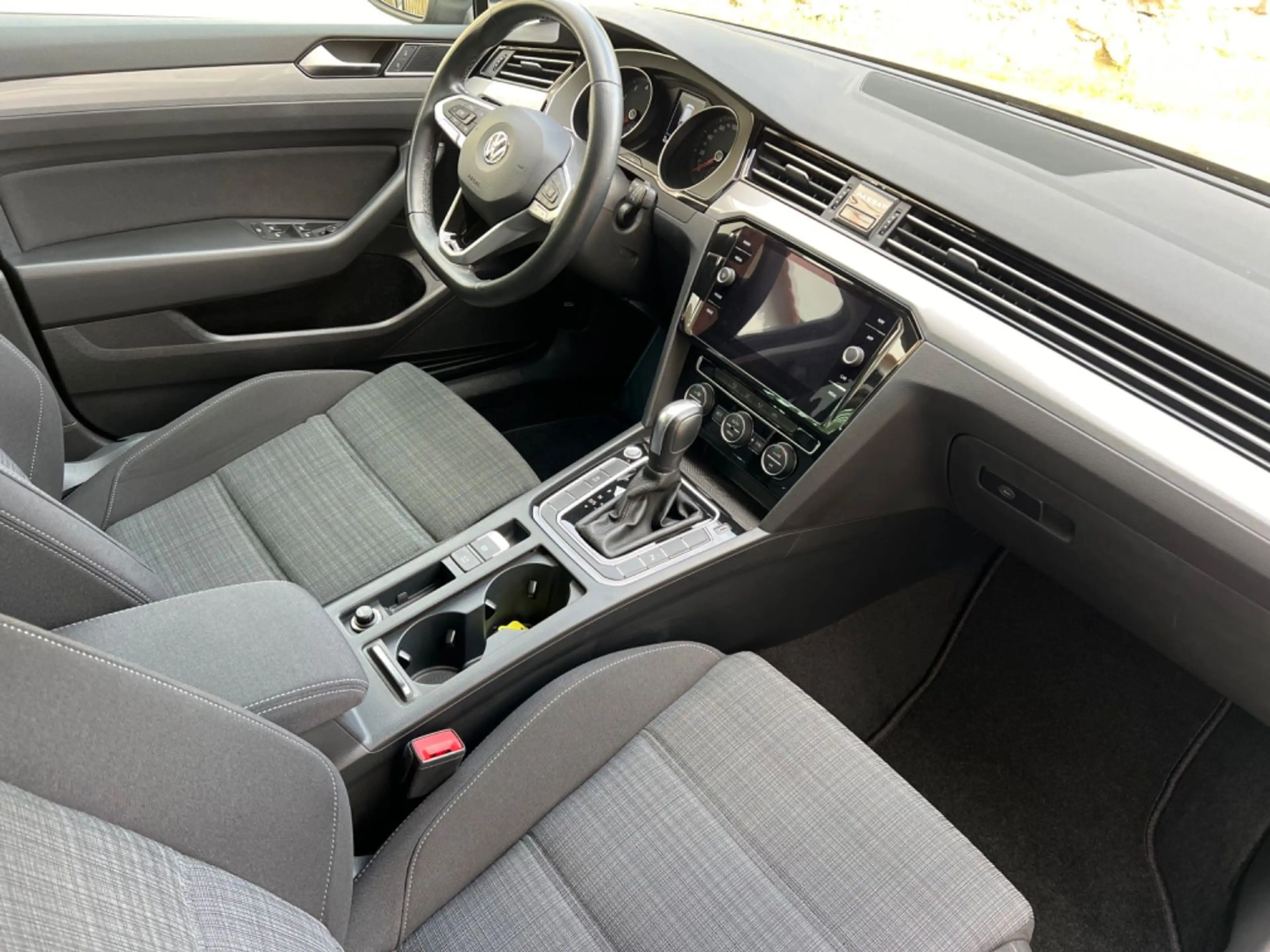 Volkswagen Passat Variant Business DSG AHK — photo 15