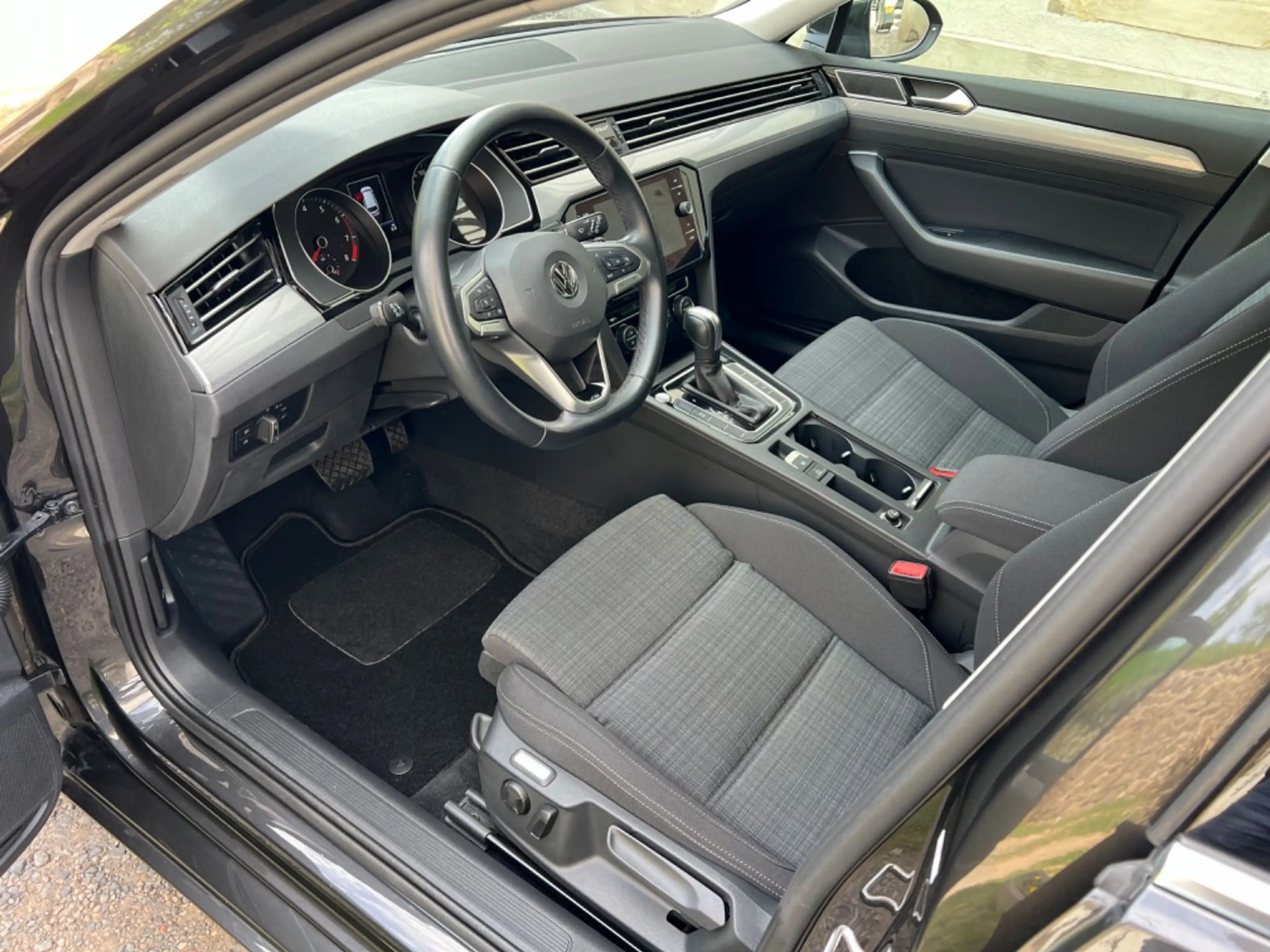 Volkswagen Passat Variant Business DSG AHK — photo 10
