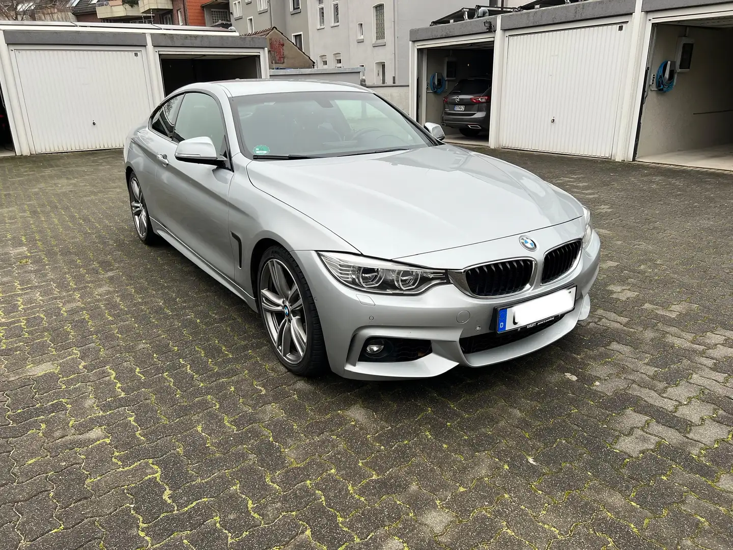 BMW 435 4er 435i Coupe srebrna - 1