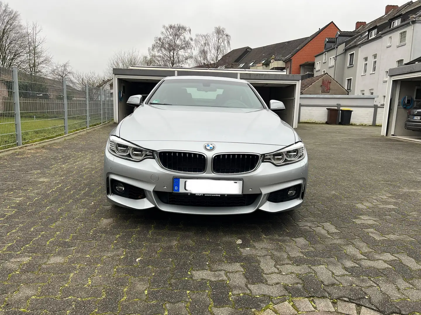 BMW 435 4er 435i Coupe srebrna - 2