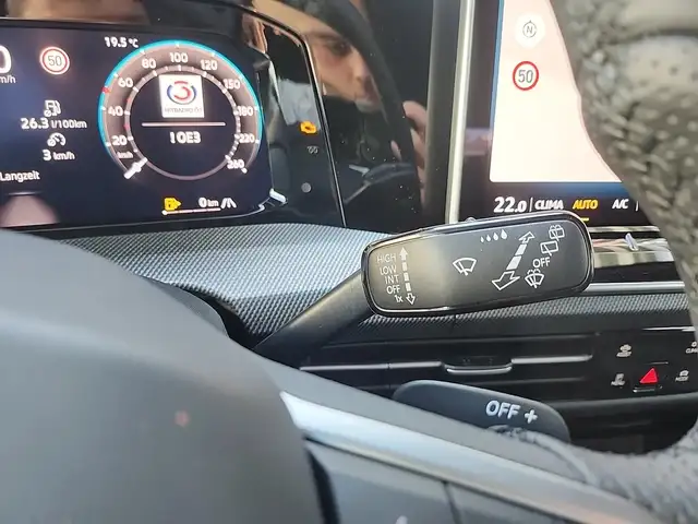 Volkswagen Golf view 13
