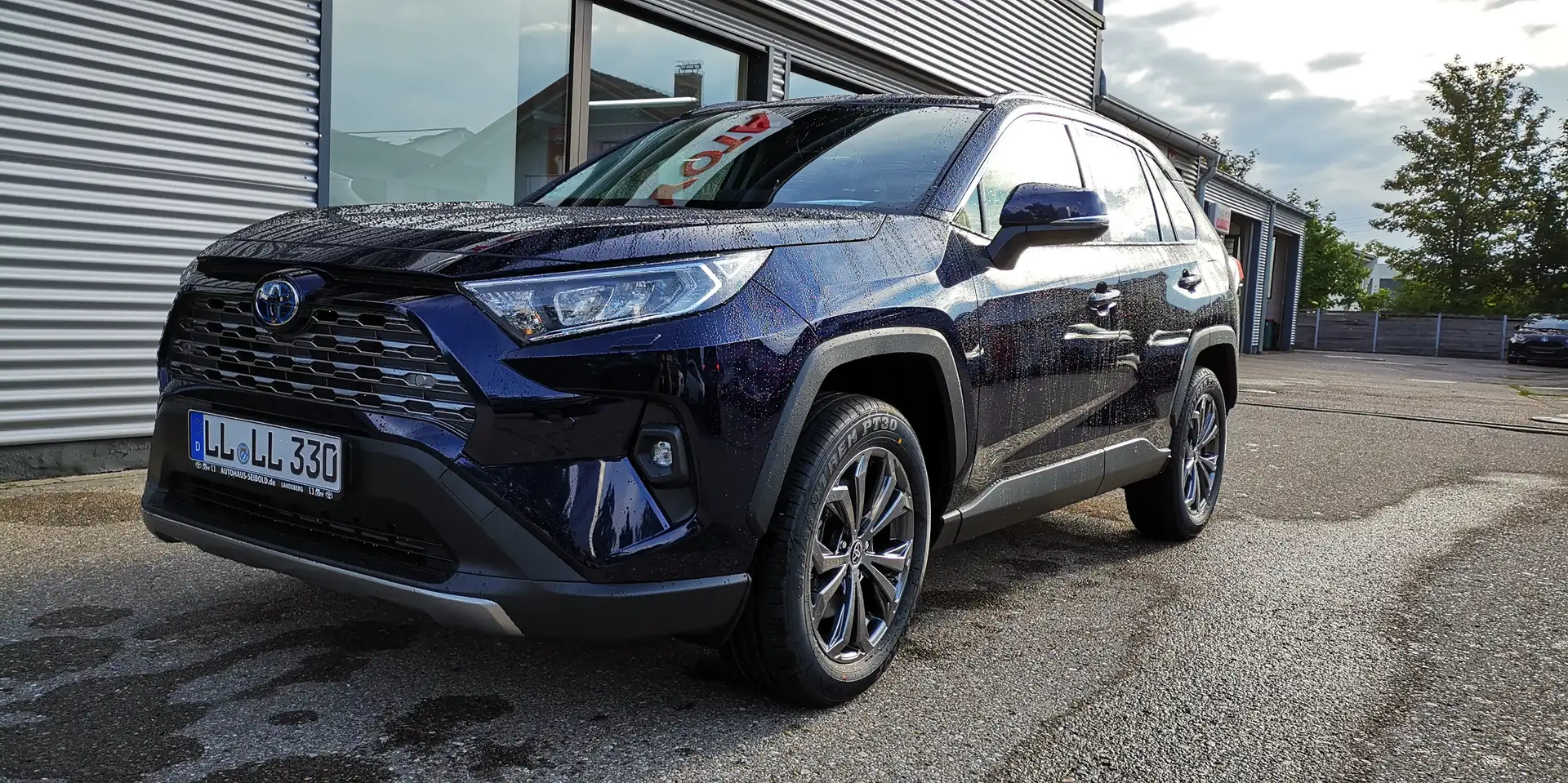 Toyota RAV 4 2.5 4x2 Hybrid Team Deutschland + Technik-Paket Blauw - 1