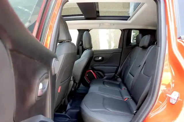 Jeep Renegade view 11