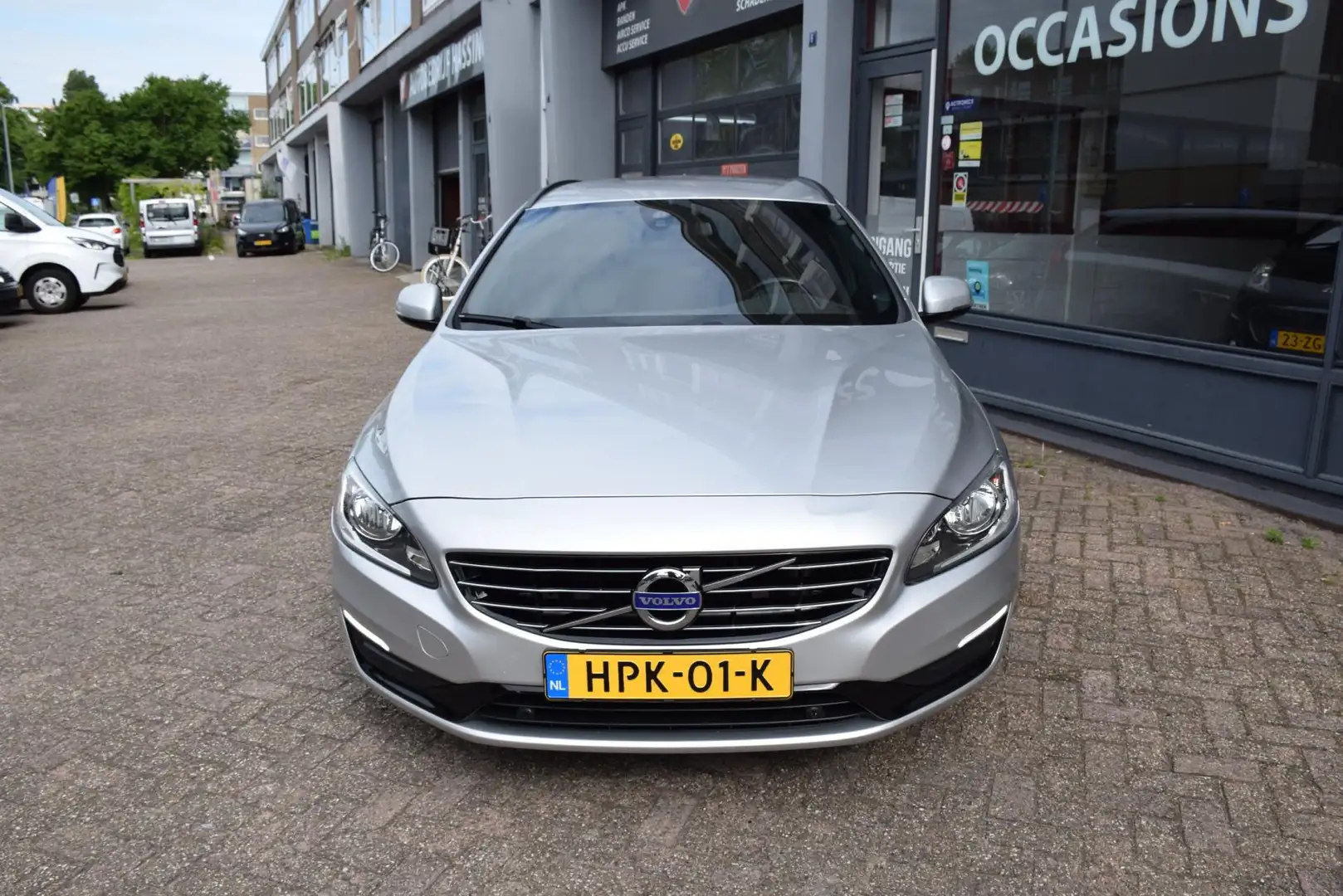 Volvo V60 1.5 T2 Kinetic , Automaat, Navi, PDC voor-achter, Grau - 2