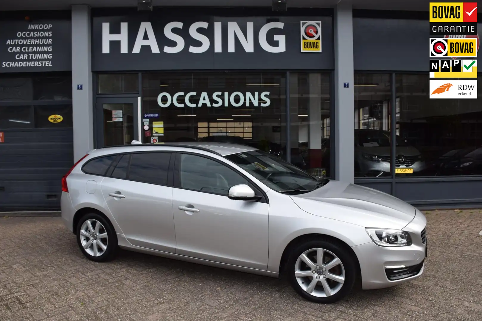 Volvo V60 1.5 T2 Kinetic , Automaat, Navi, PDC voor-achter, Gris - 1