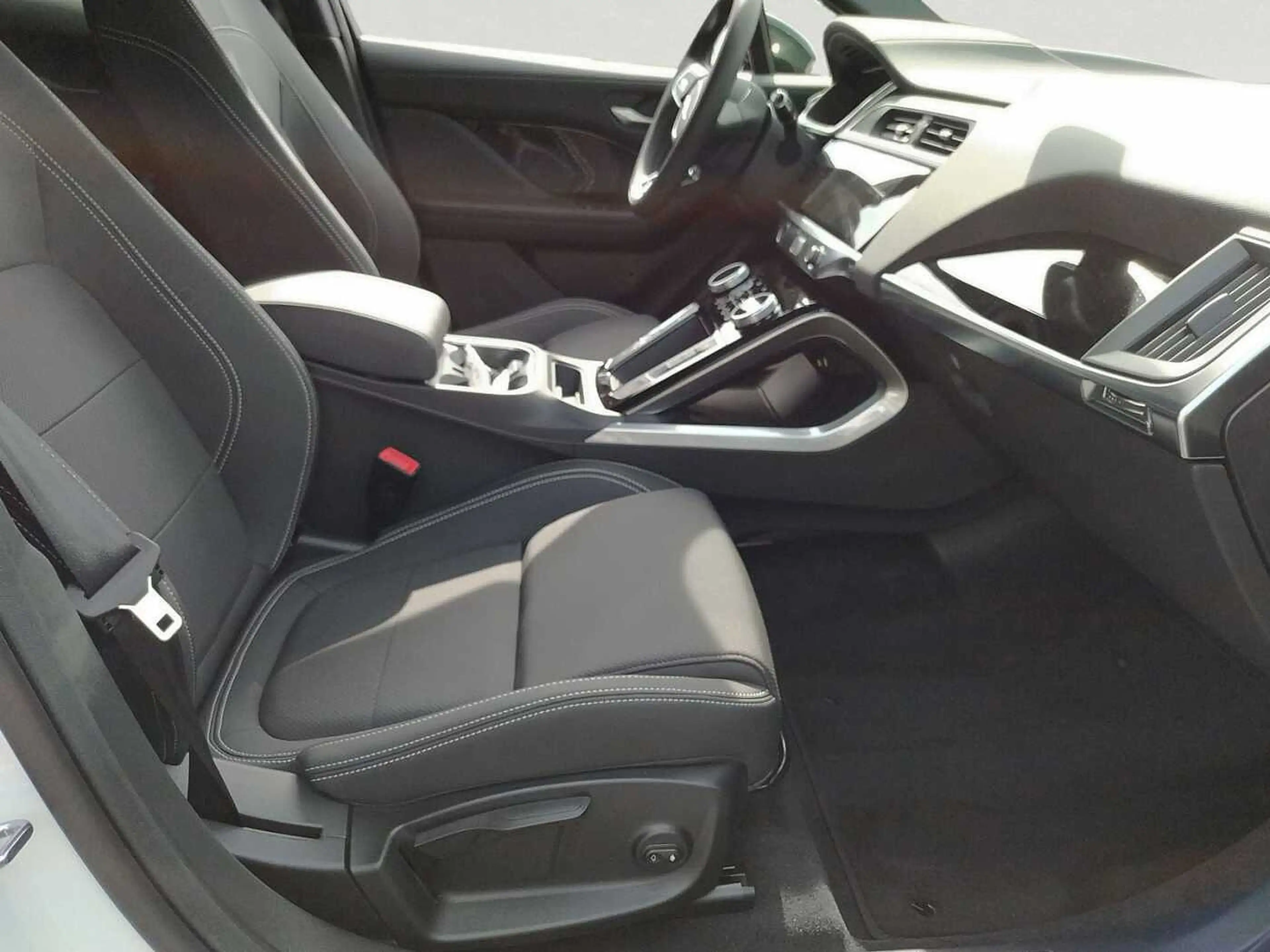 Jaguar I-Pace EV400 S — photo 3