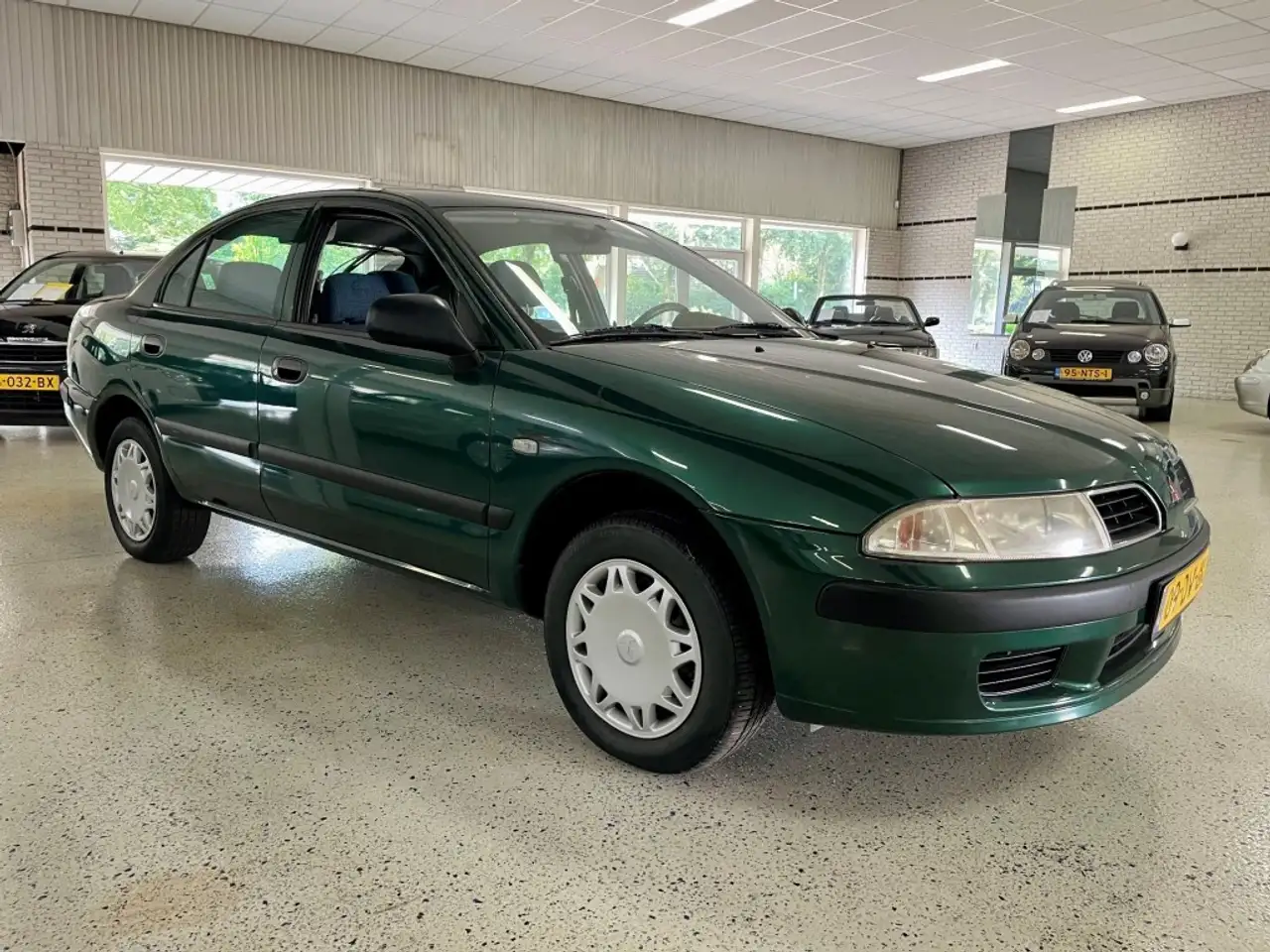 Mitsubishi Carisma 1.9 TD NAP Youngtimer Airco Perfecte staat, foto 2